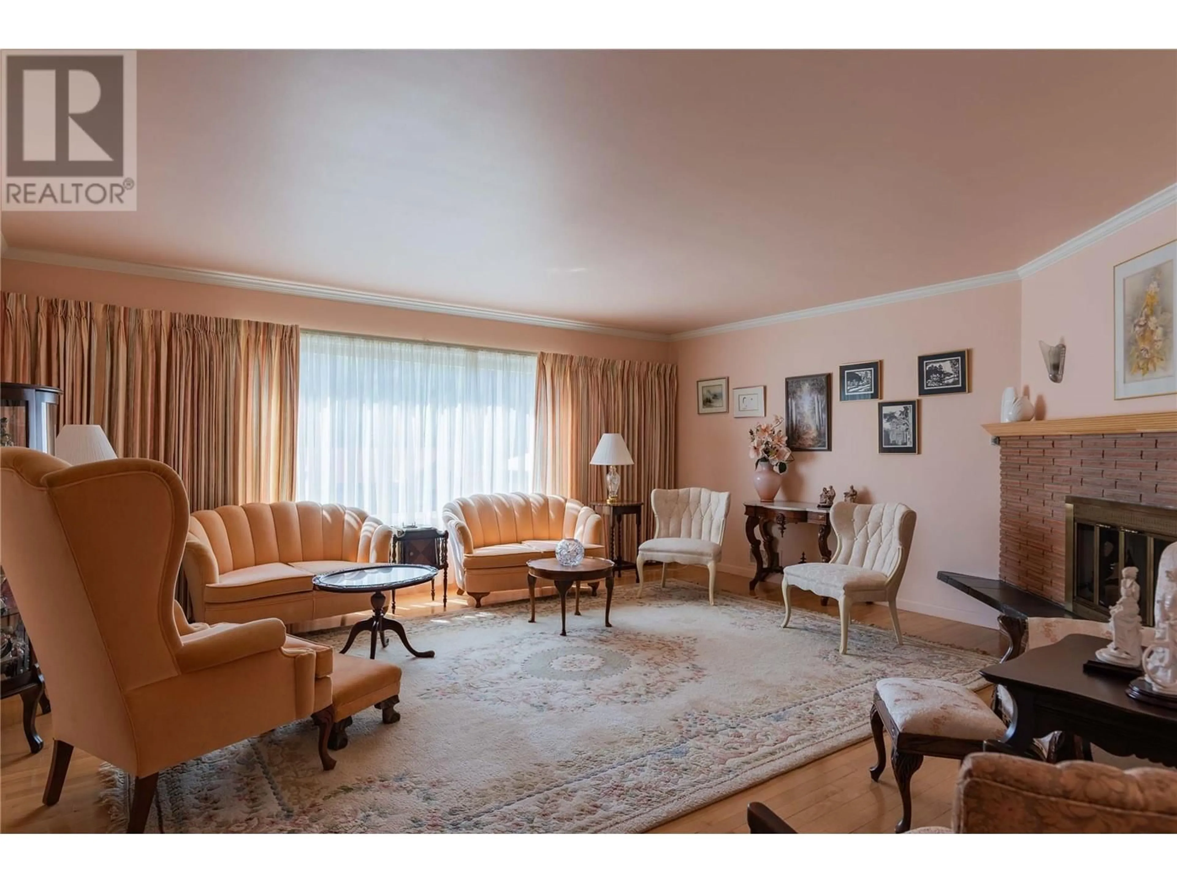 Living room with furniture, unknown for 945 THACKERAY STREET, Warfield British Columbia V1R2C3