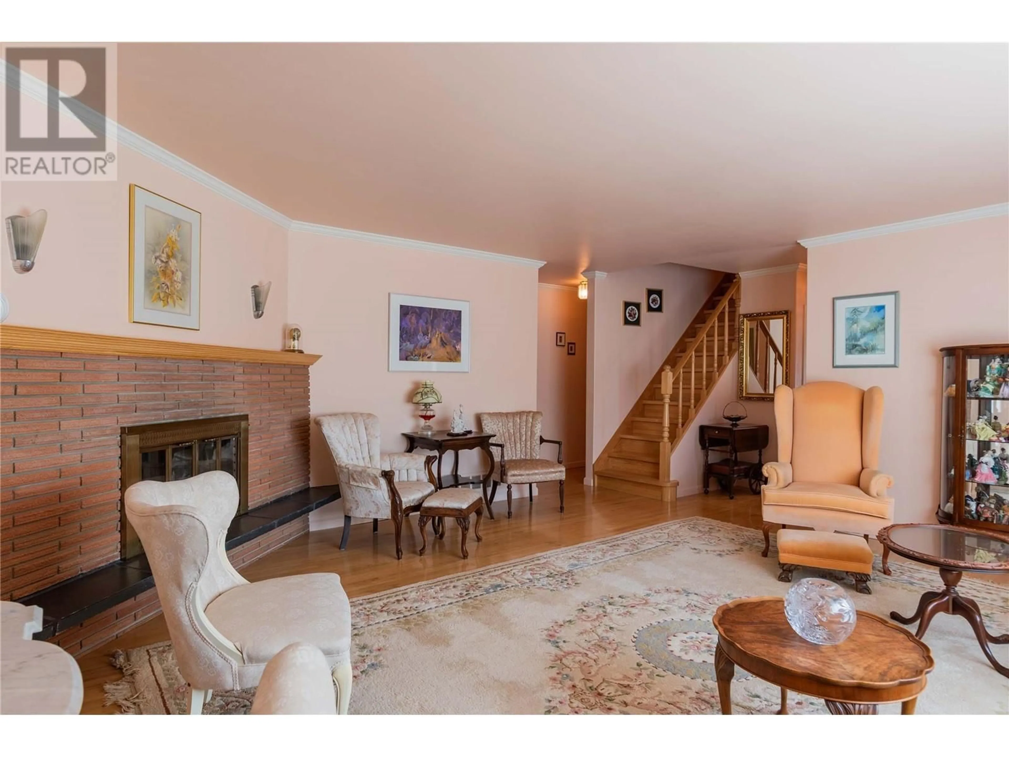 Living room with furniture, unknown for 945 THACKERAY STREET, Warfield British Columbia V1R2C3