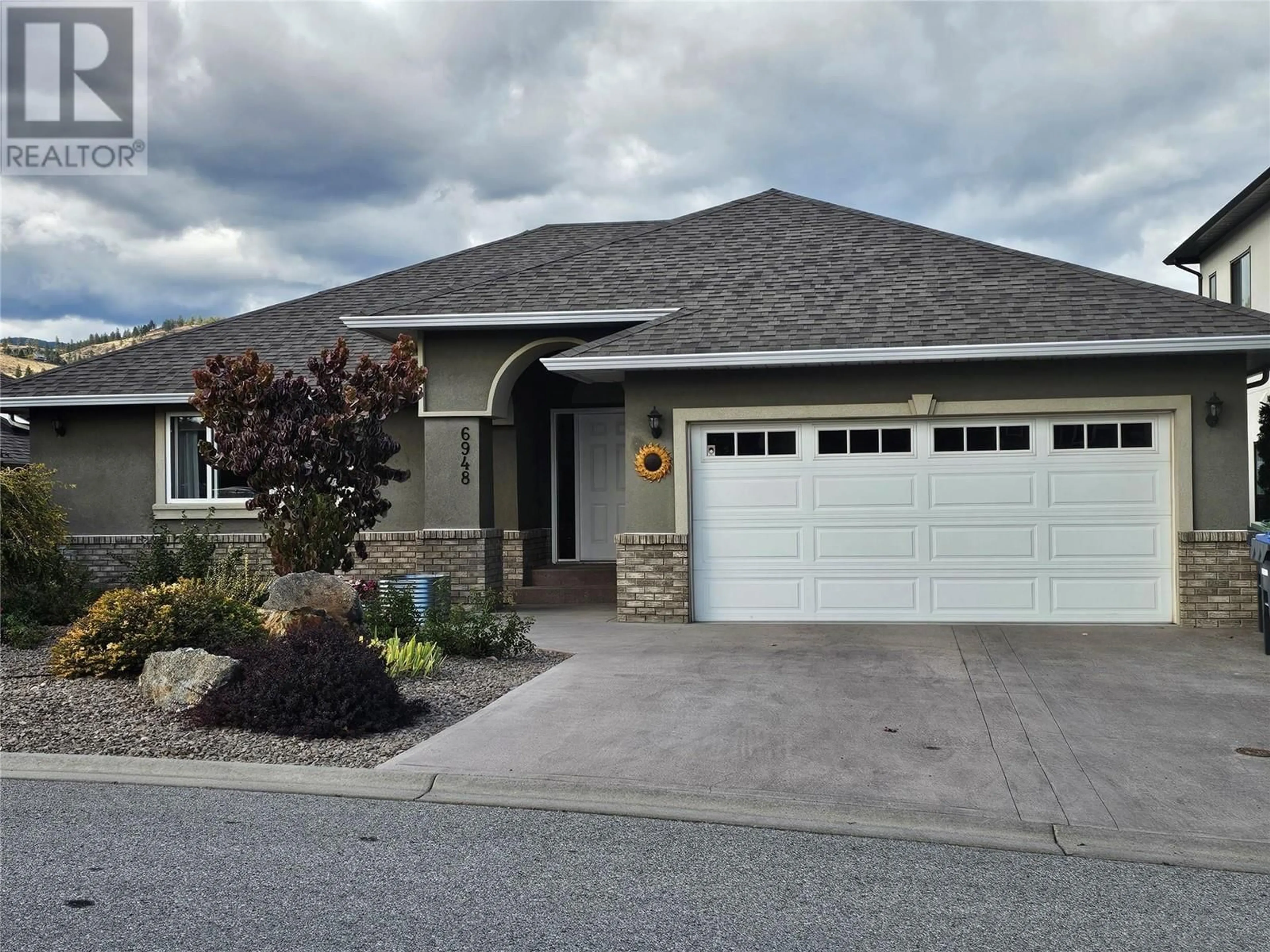 Home with vinyl exterior material, street for 6948 MOUNTAINVIEW DRIVE, Oliver British Columbia V0H1T4