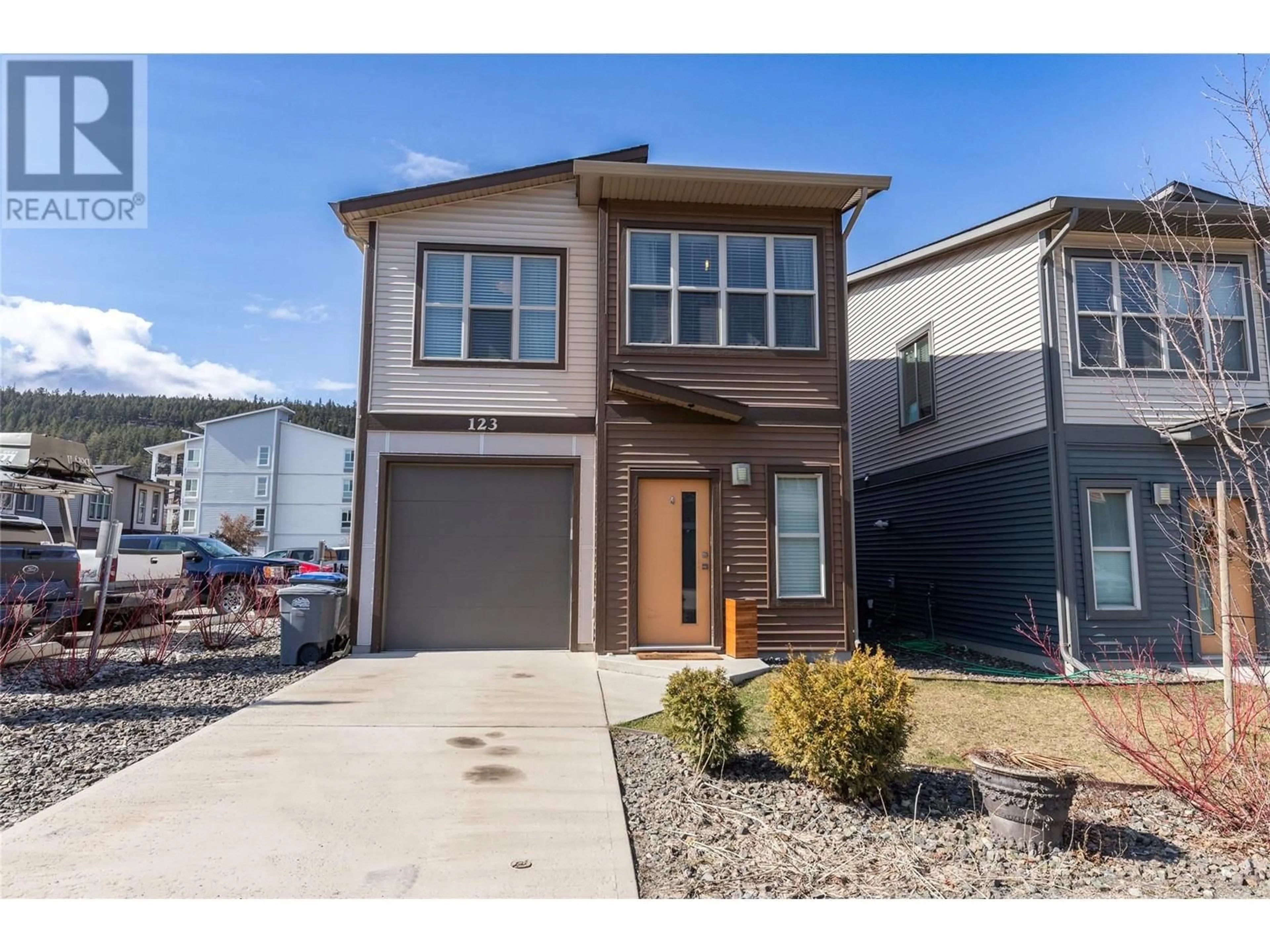 Home with vinyl exterior material, street for 123 - 1850 HUGH ALLAN DRIVE, Kamloops British Columbia V1S0C8
