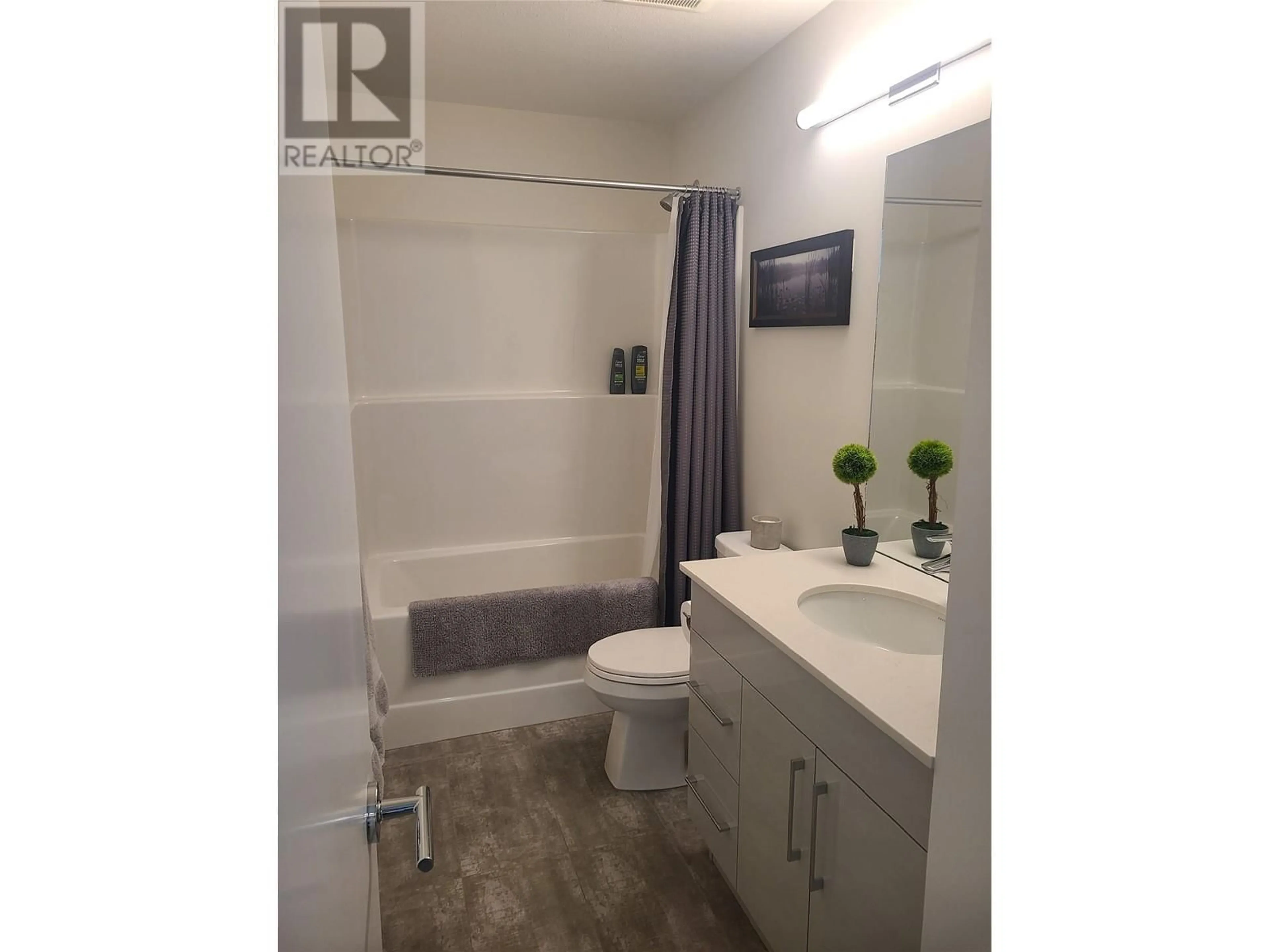 Standard bathroom, unknown for 302 - 1880 HUGH ALLAN DRIVE, Kamloops British Columbia V1S0E8