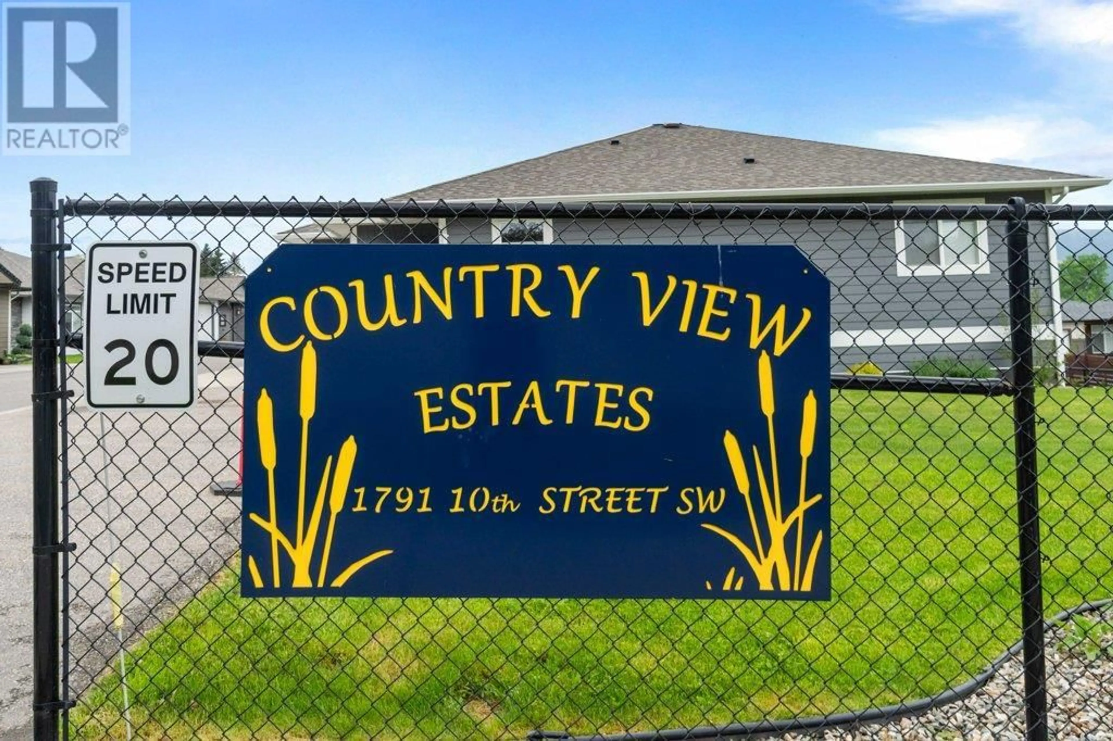 A pic from outside/outdoor area/front of a property/back of a property/a pic from drone, mountain view for 3 - 1791 10 STREET SOUTHWEST, Salmon Arm British Columbia V1E0E9