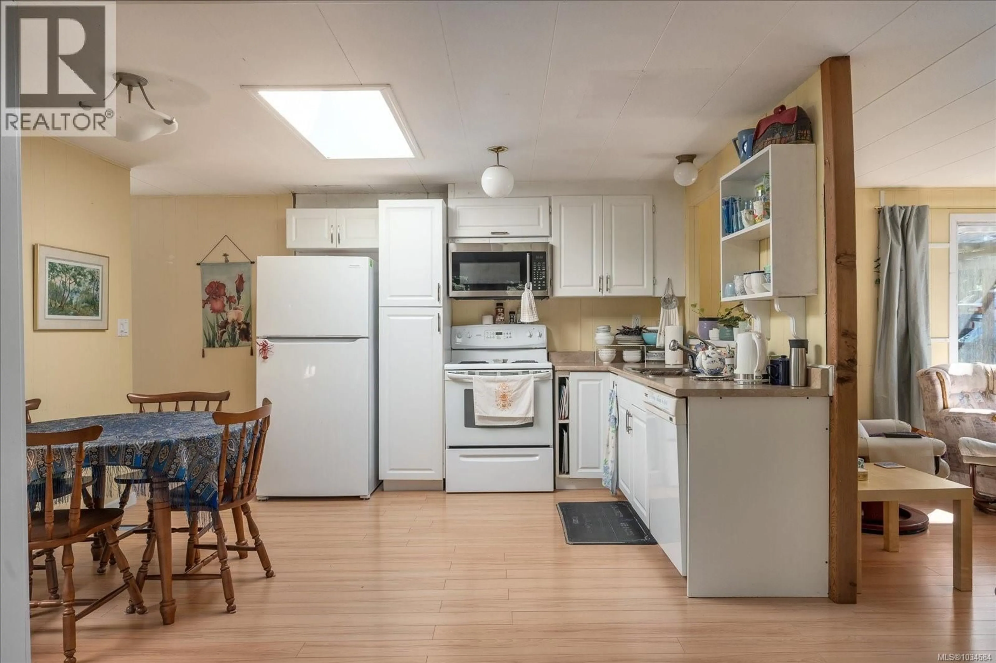 Standard kitchen, unknown for 1531 THE BELL ROAD, Nanoose Bay British Columbia V9P9B5