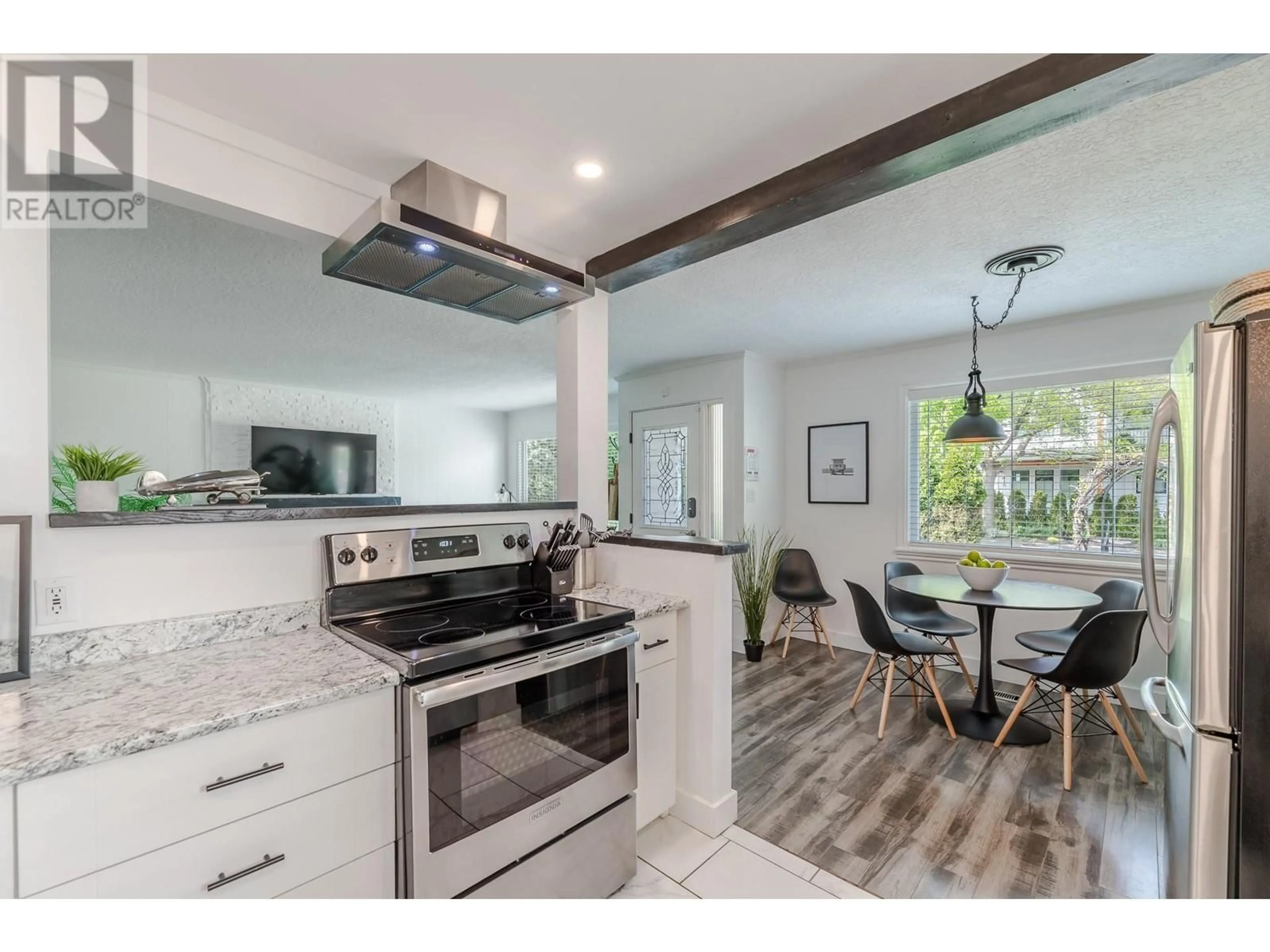 Open concept kitchen, unknown for 408 TENNIS STREET, Penticton British Columbia V2A5R3