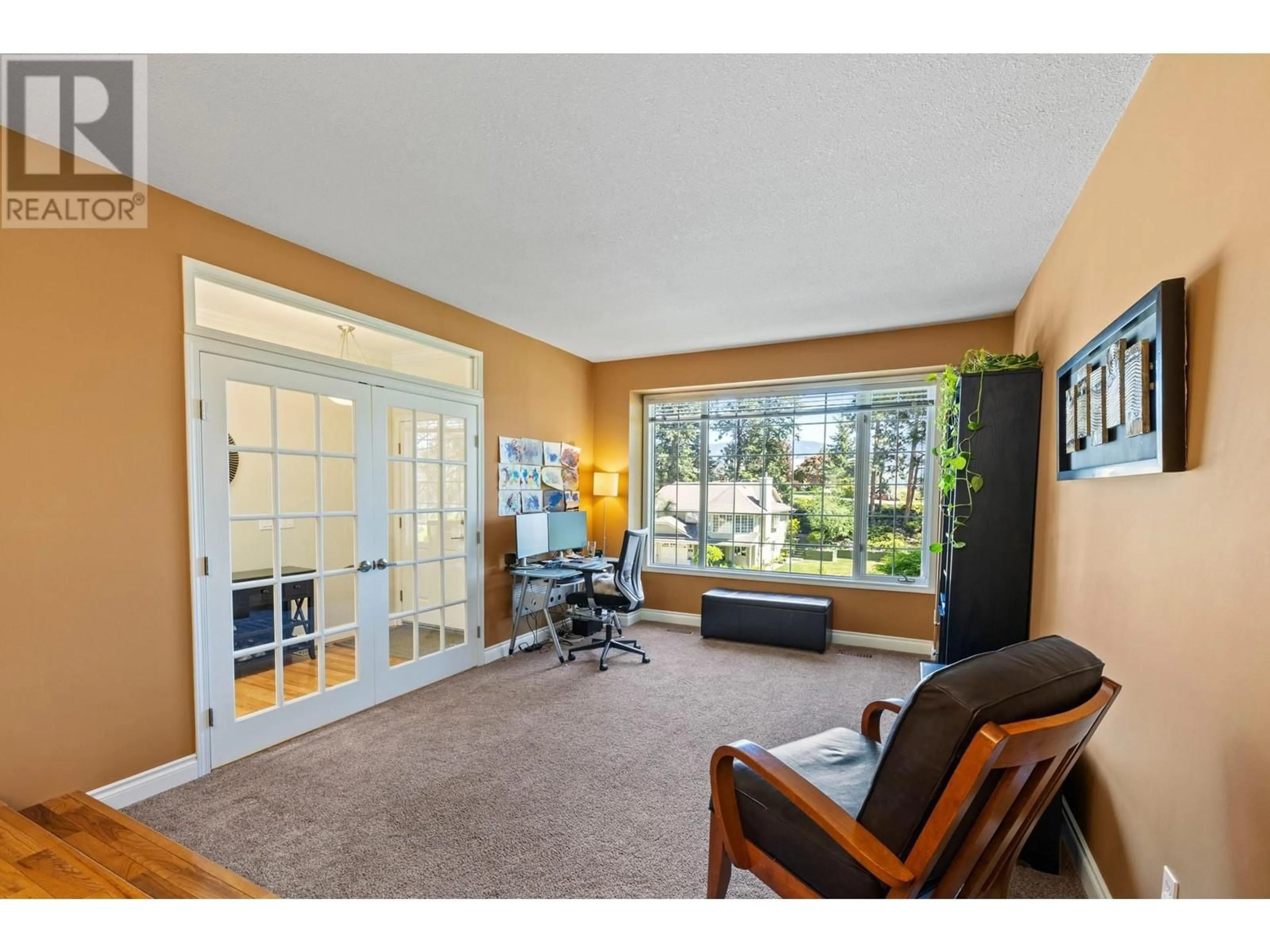 Living room with furniture, unknown for 710 CASSIAR ROAD, Kelowna British Columbia V1V1M6