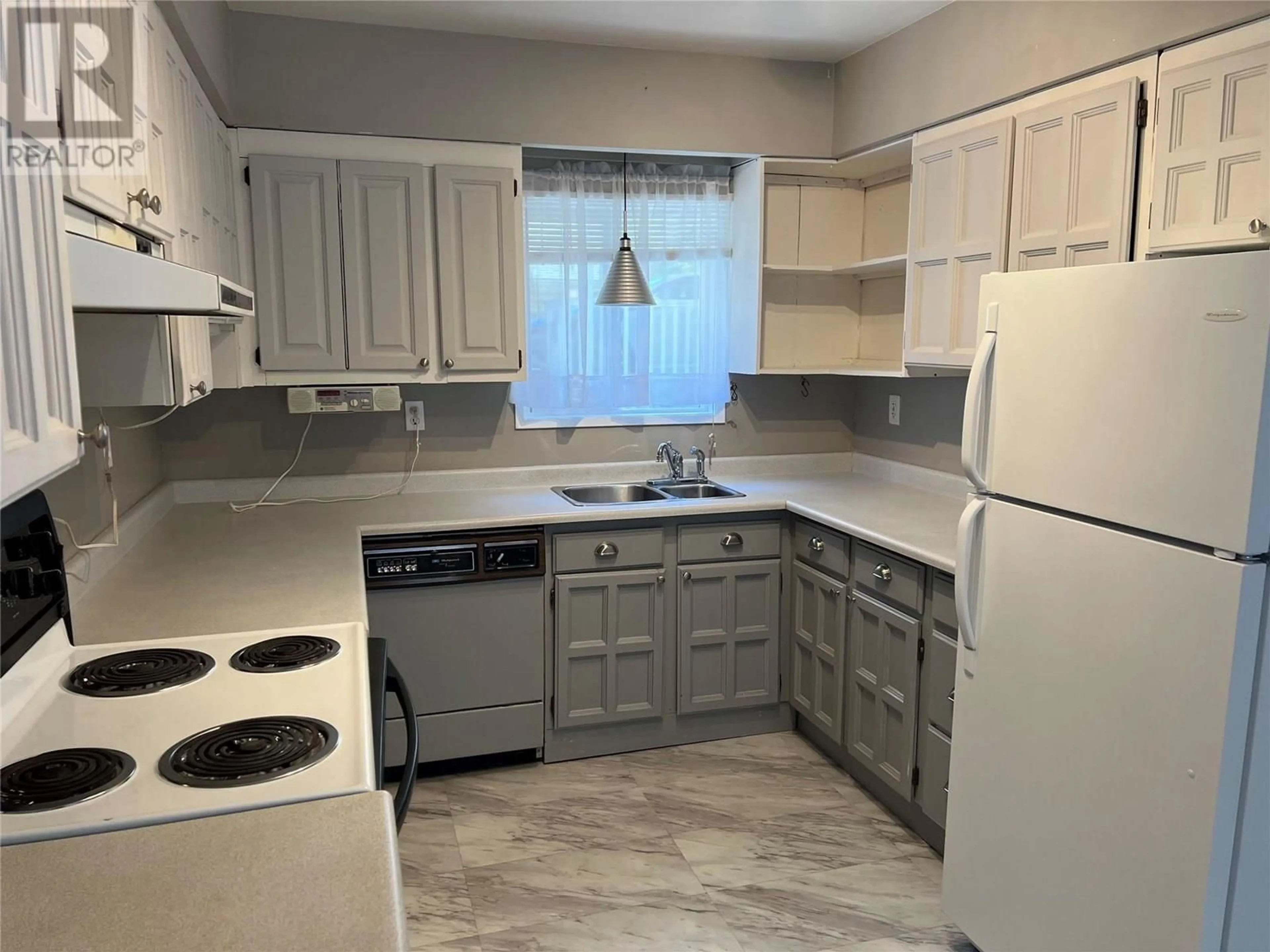 Standard kitchen, unknown for 2072 DANIEL STREET, Trail British Columbia V1R4G9