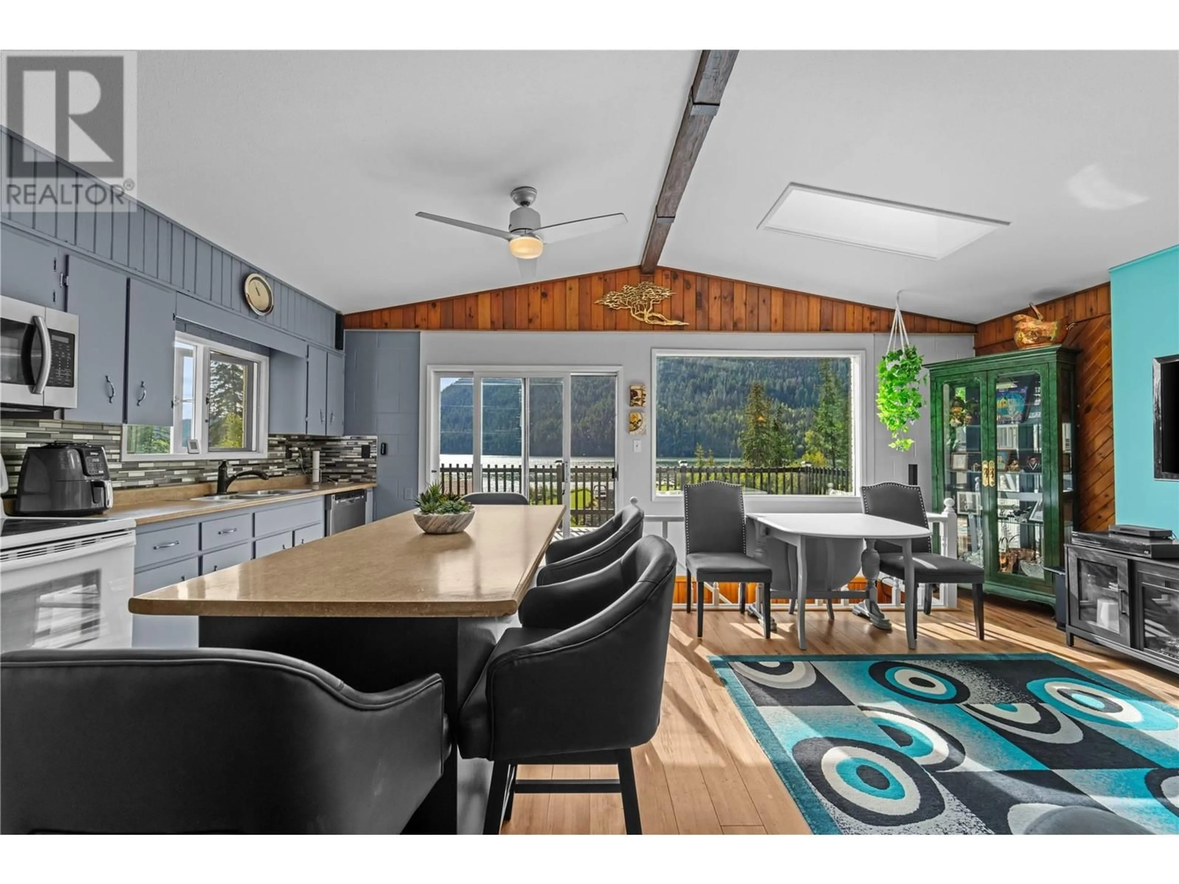 Open concept kitchen, unknown for 2348 OJIBWAY ROAD, Kamloops British Columbia V2H1P1