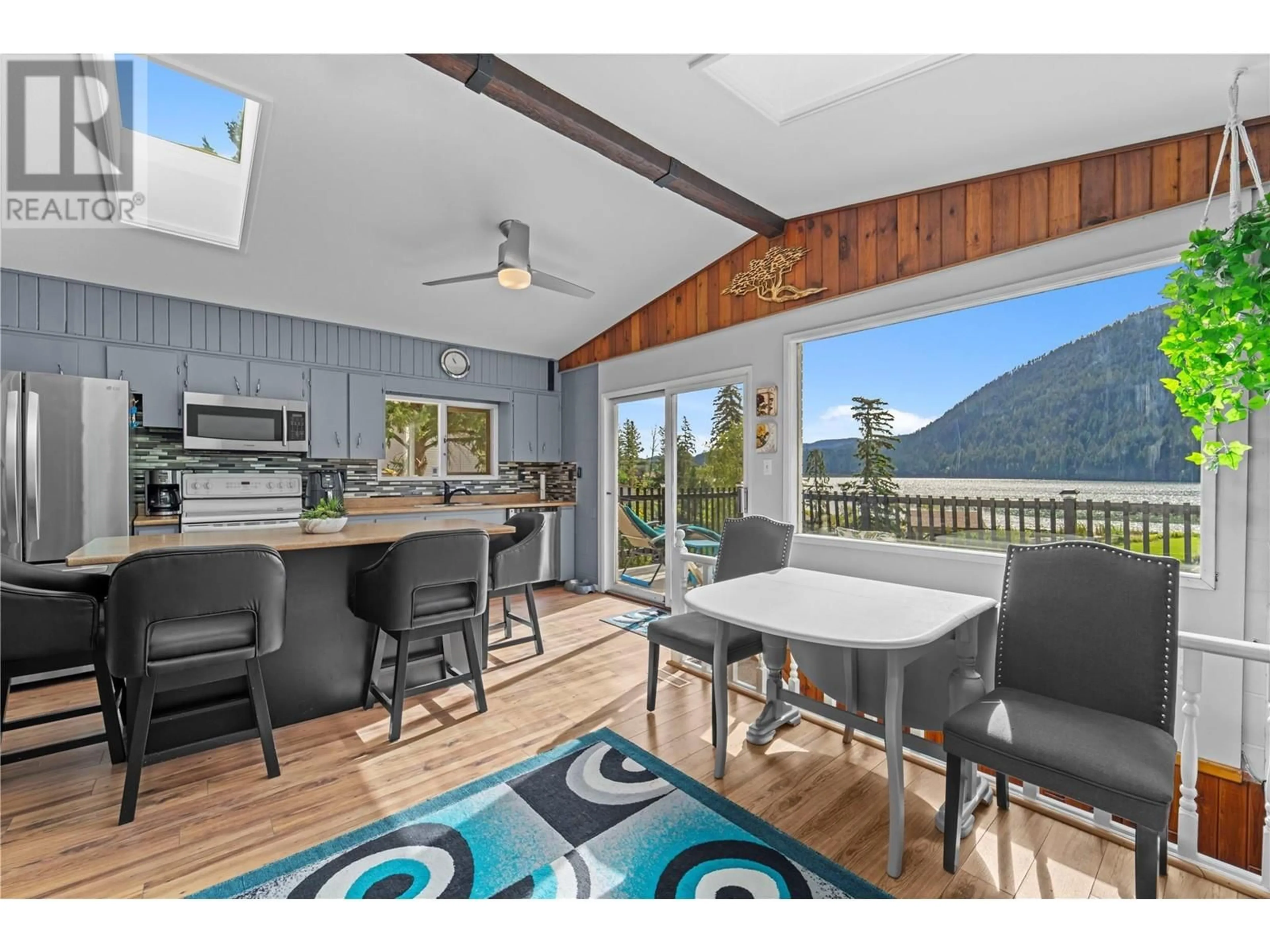 Open concept kitchen, unknown for 2348 OJIBWAY ROAD, Kamloops British Columbia V2H1P1