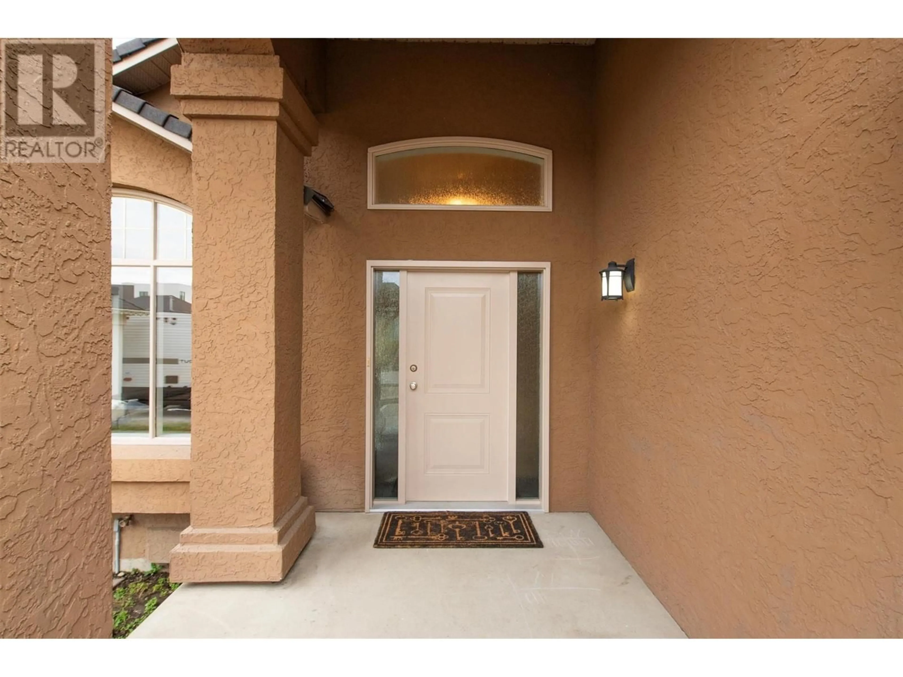 Indoor entryway for 3767 SPRINGBROOK ROAD, Kelowna British Columbia V1W3M2