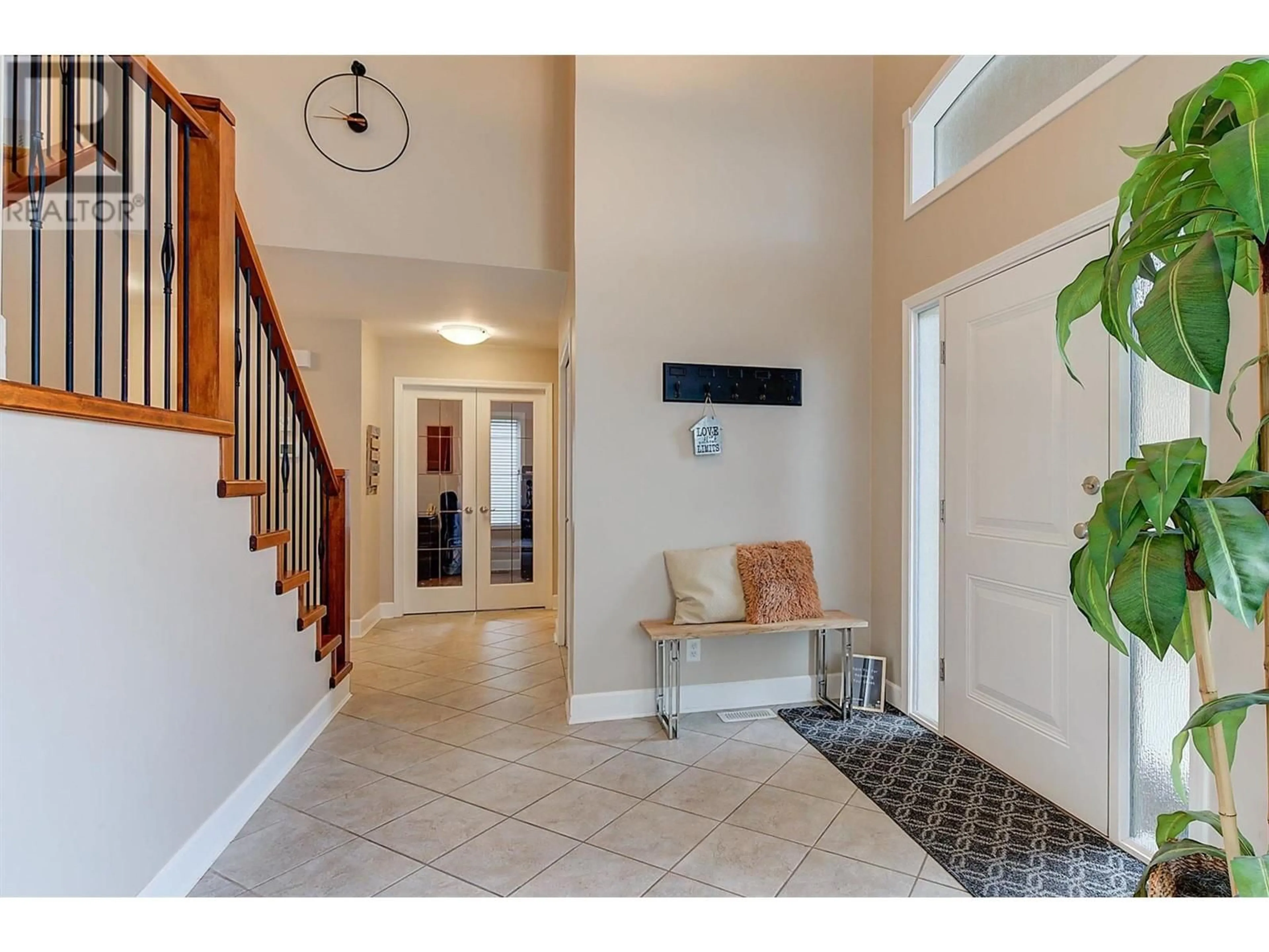 Indoor entryway for 3767 SPRINGBROOK ROAD, Kelowna British Columbia V1W3M2