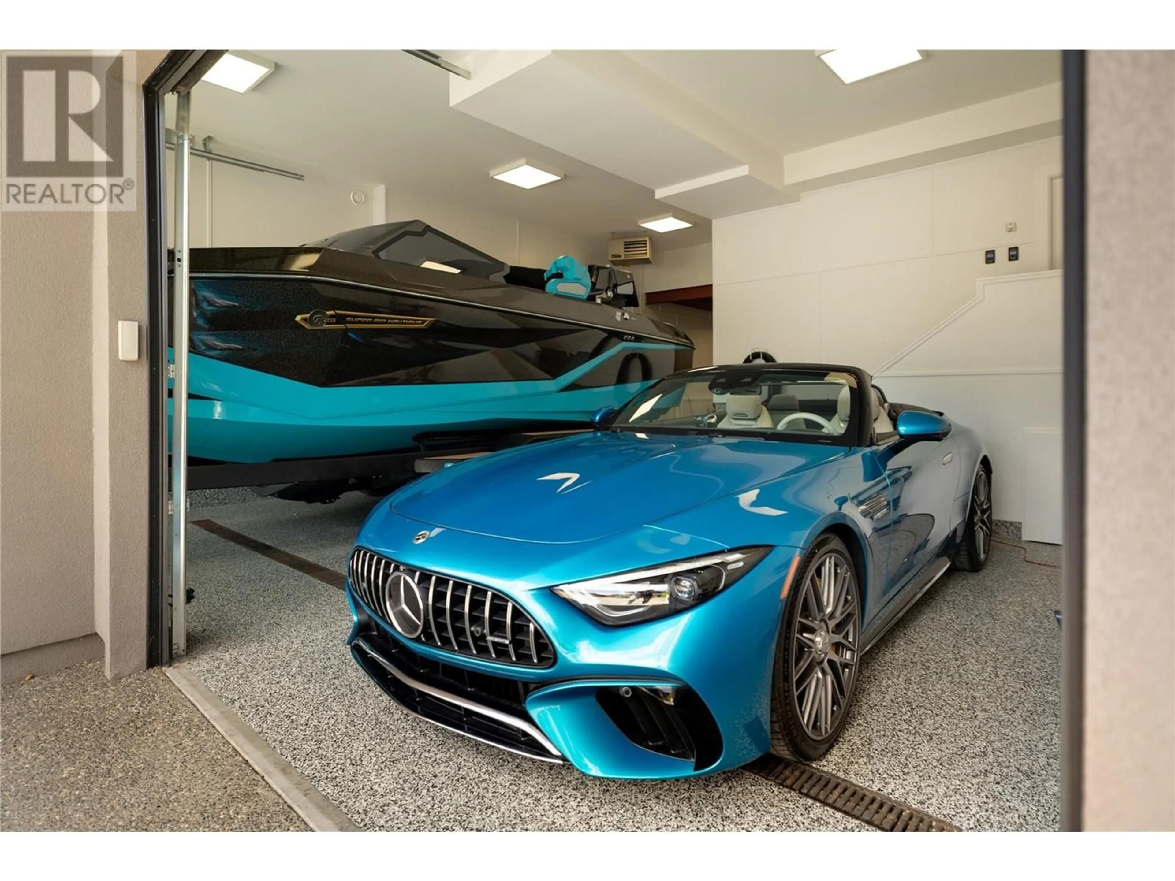 Indoor garage for 34 - 18451 CRYSTAL WATERS ROAD, Lake Country British Columbia V4V2G2