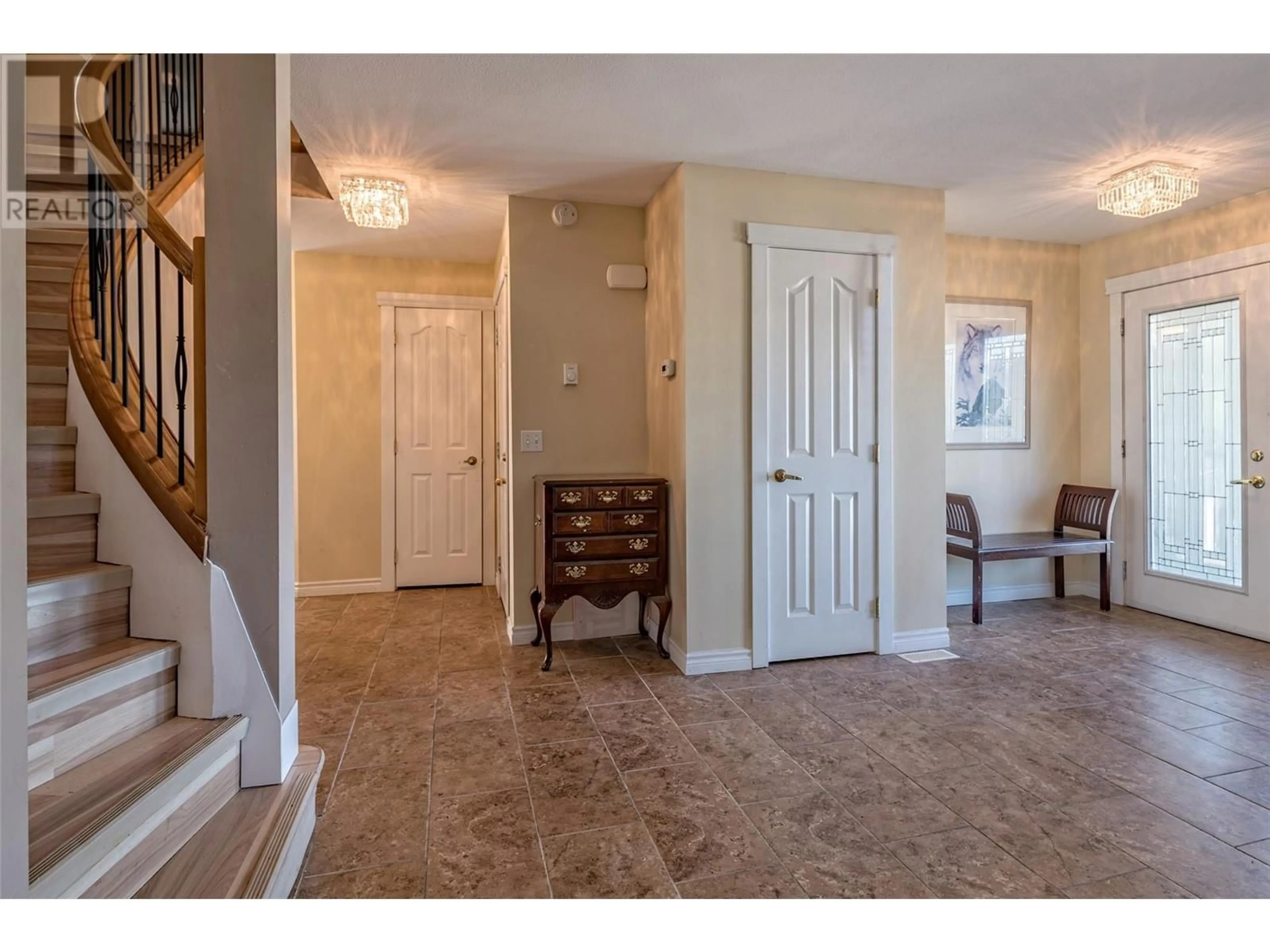 Indoor entryway for 10718 PINECREST ROAD, Vernon British Columbia V1H2C1