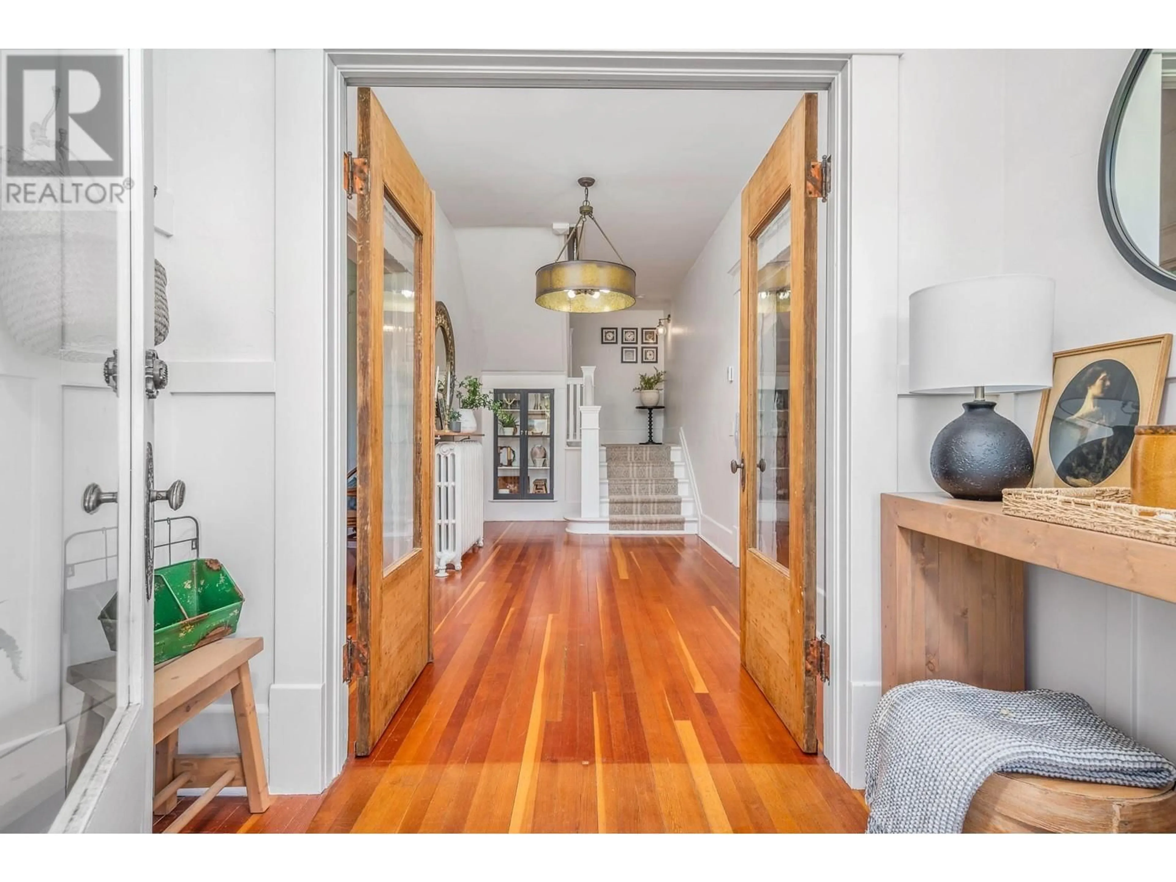 Indoor entryway for 2000 37 AVENUE, Vernon British Columbia V1T2X1