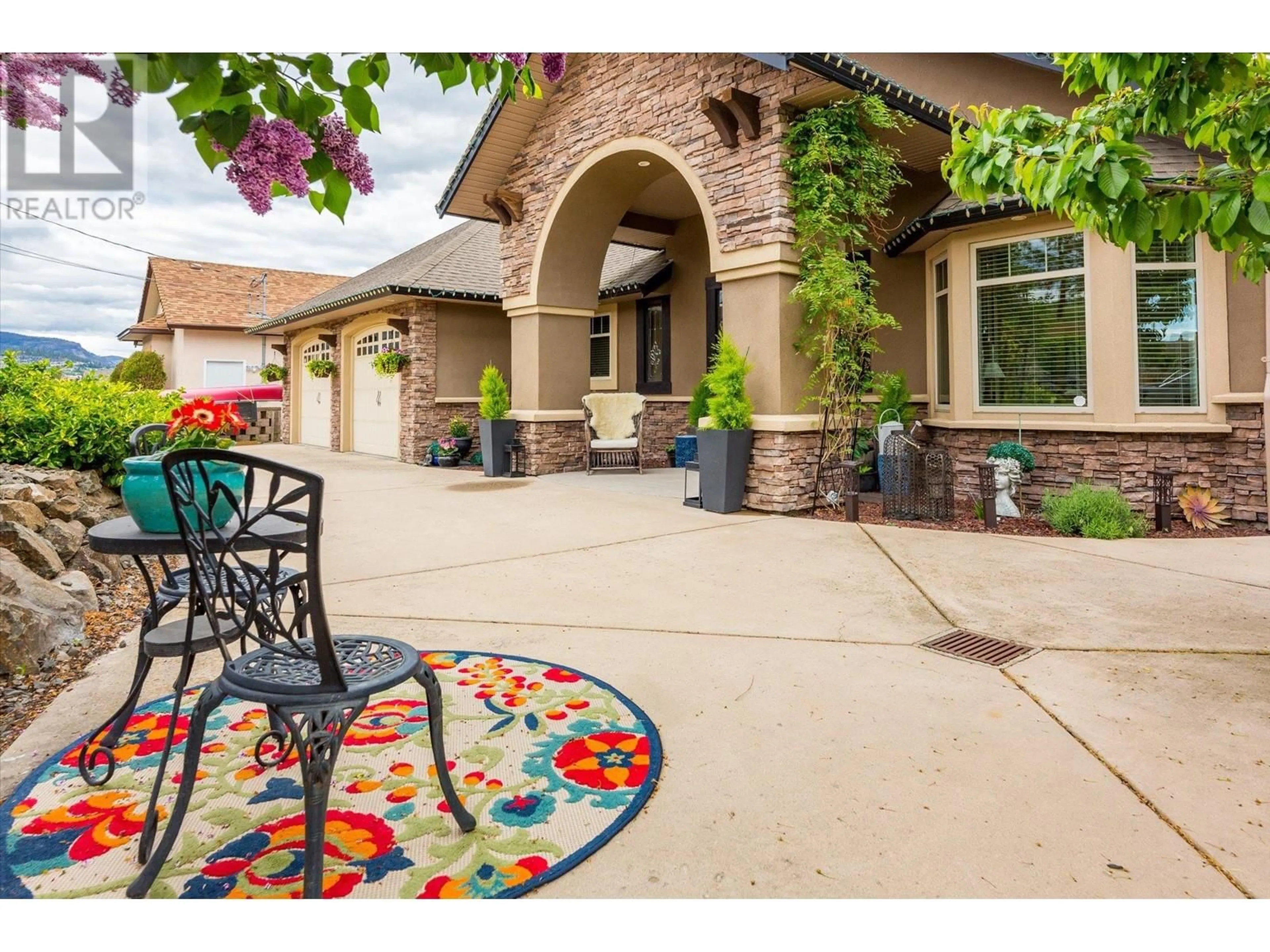 Patio, mountain view for 3935 HARDING ROAD, West Kelowna British Columbia V4T2J9
