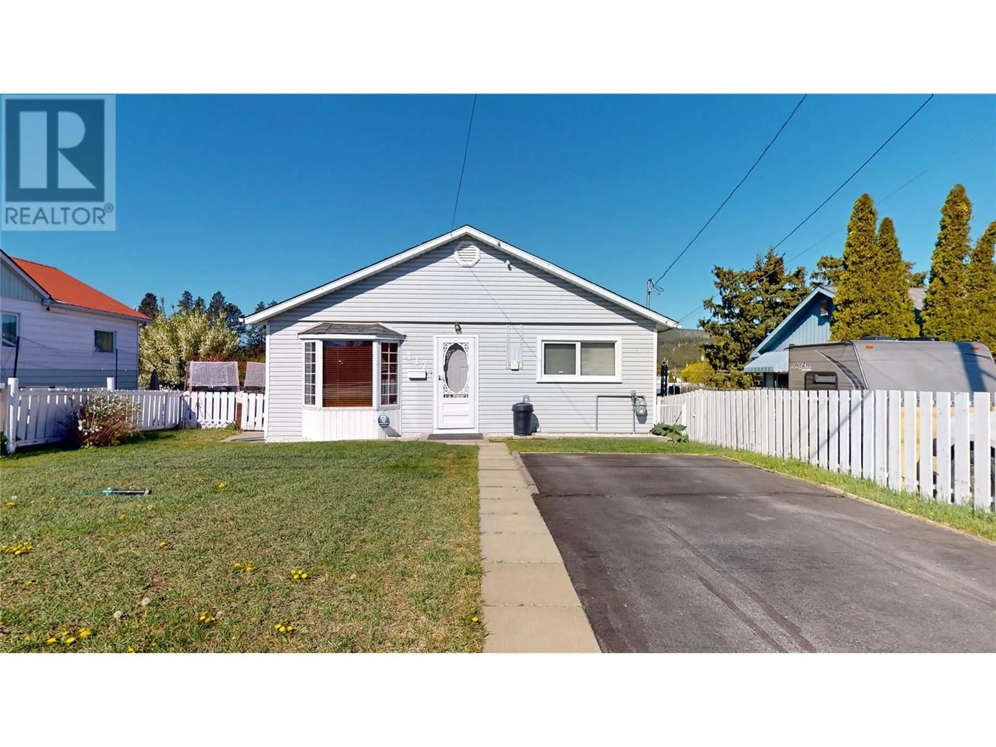 Home with vinyl exterior material, street for 417 3RD AVENUE SOUTH, Cranbrook British Columbia V1C2C2