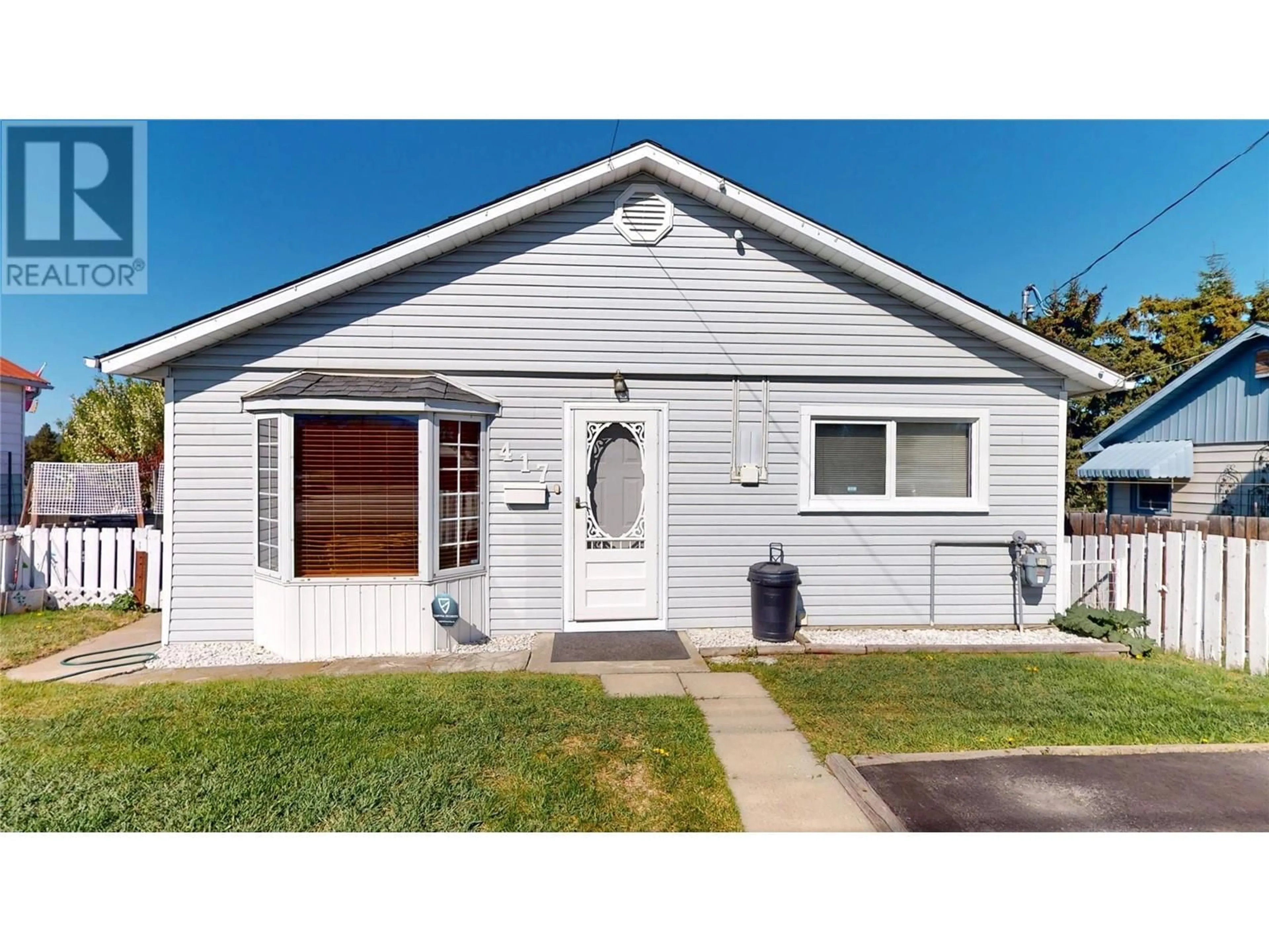 Home with vinyl exterior material, street for 417 3RD AVENUE SOUTH, Cranbrook British Columbia V1C2C2