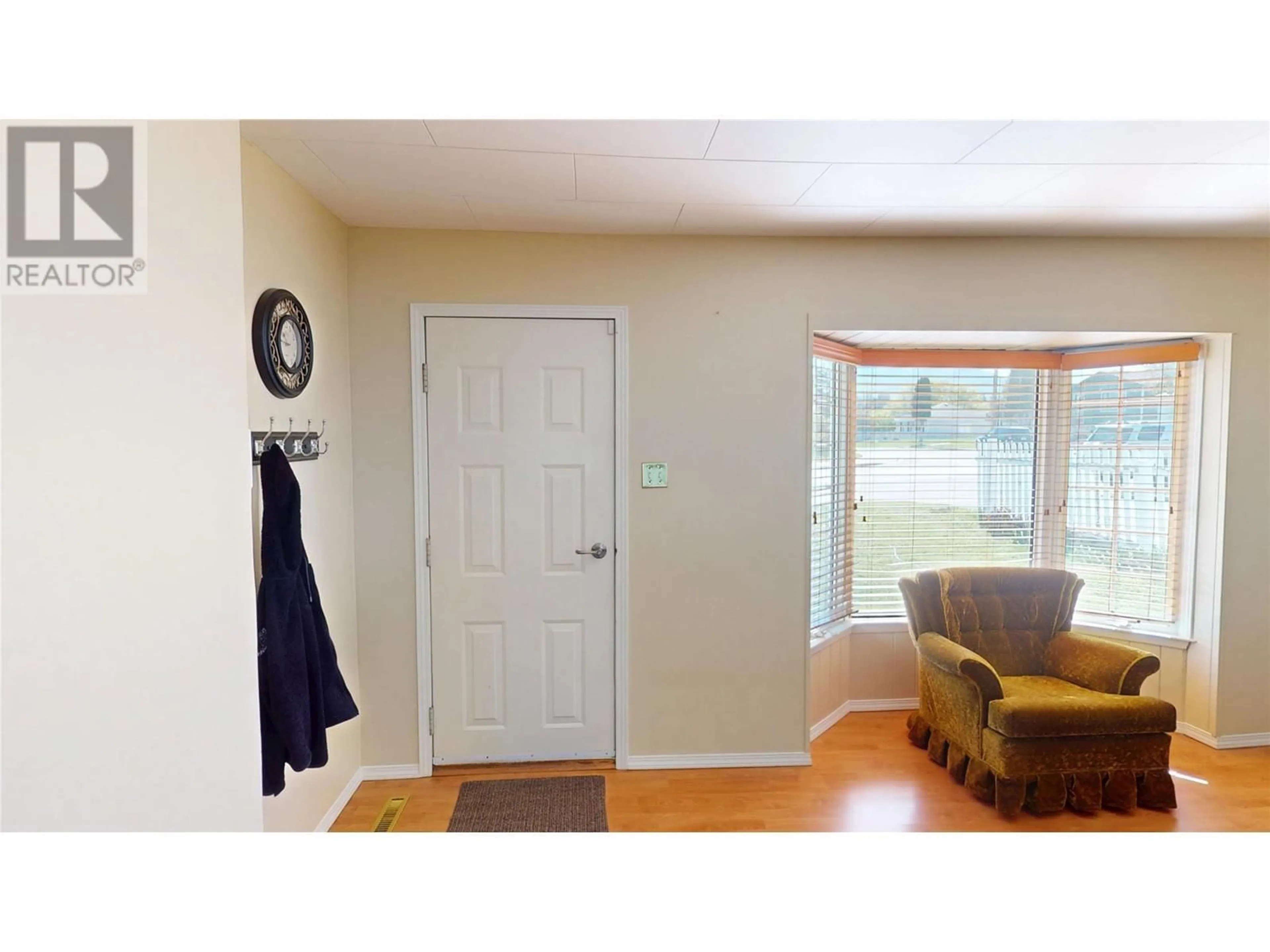 Indoor entryway for 417 3RD AVENUE SOUTH, Cranbrook British Columbia V1C2C2