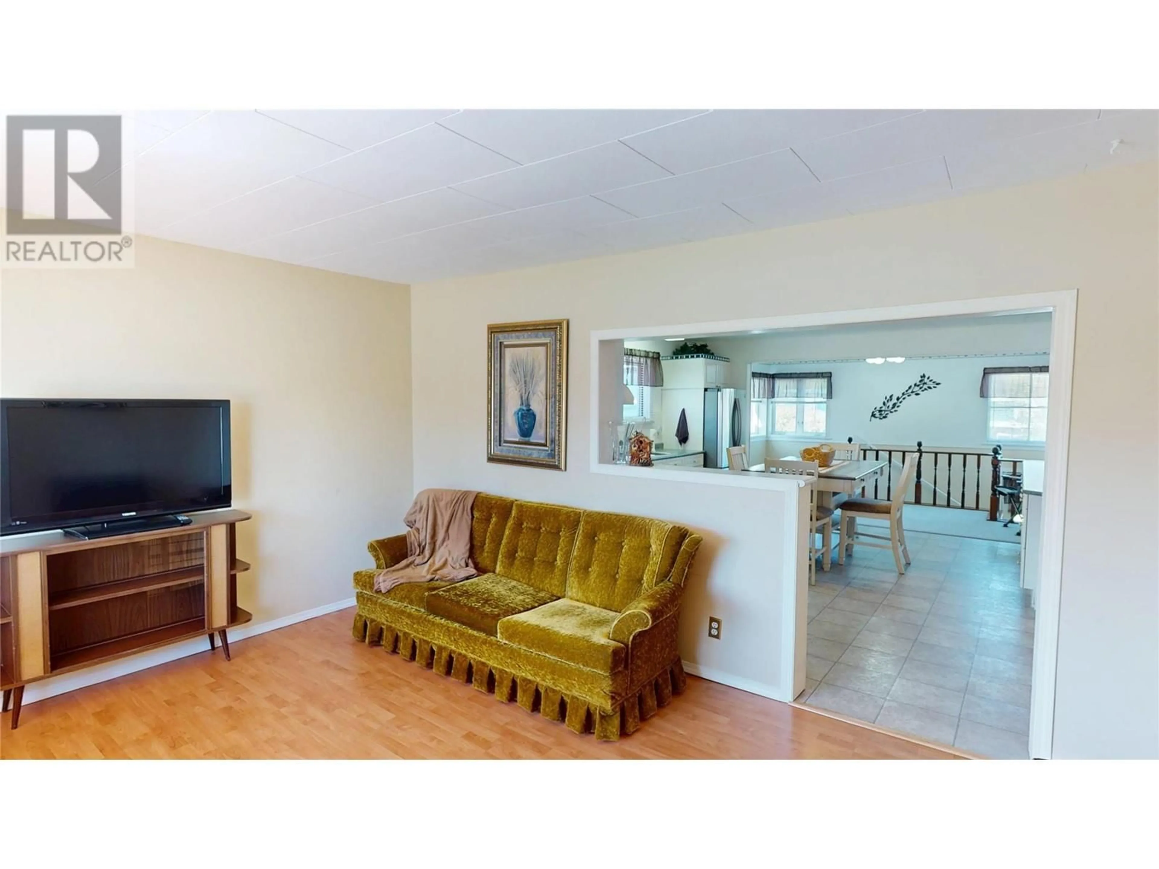 Living room with furniture, unknown for 417 3RD AVENUE SOUTH, Cranbrook British Columbia V1C2C2