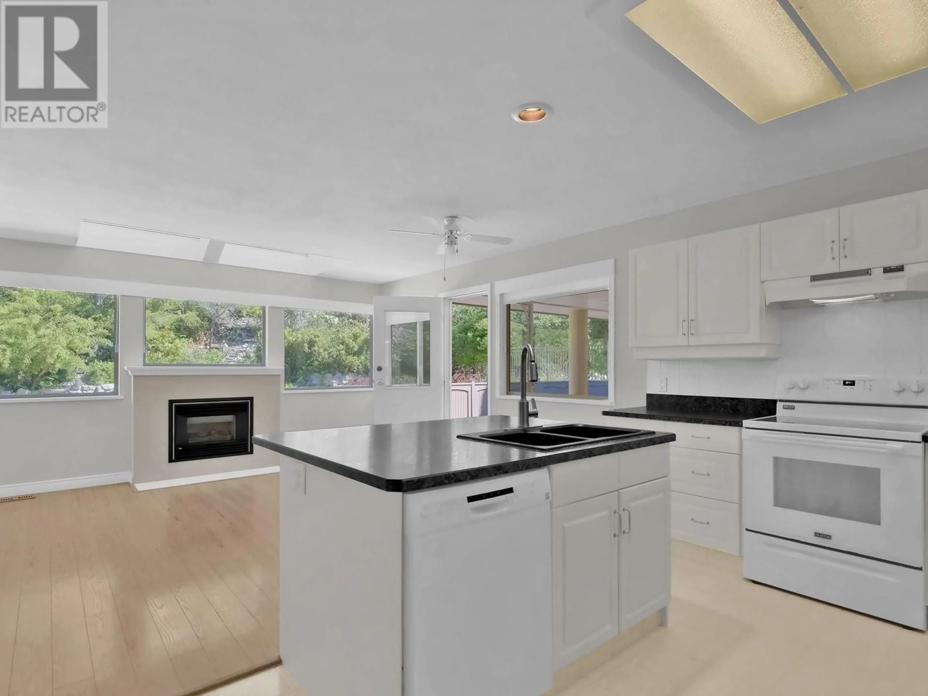 Open concept kitchen, ceramic/tile floor for 207 - 102 FORESTBROOK PLACE, Penticton British Columbia V2A7N4
