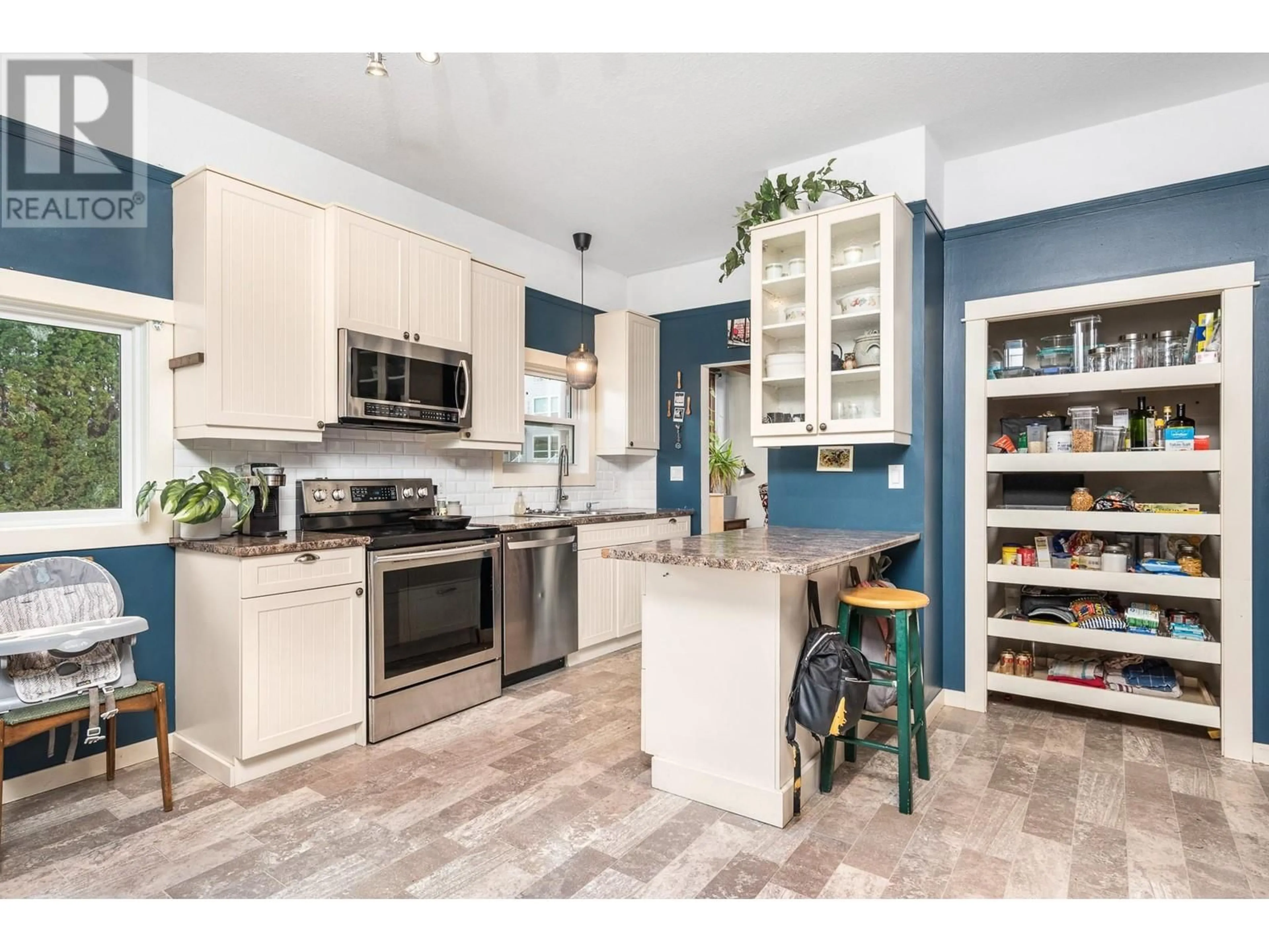 Open concept kitchen, ceramic/tile floor for 2501 35 AVENUE, Vernon British Columbia V1T2S6