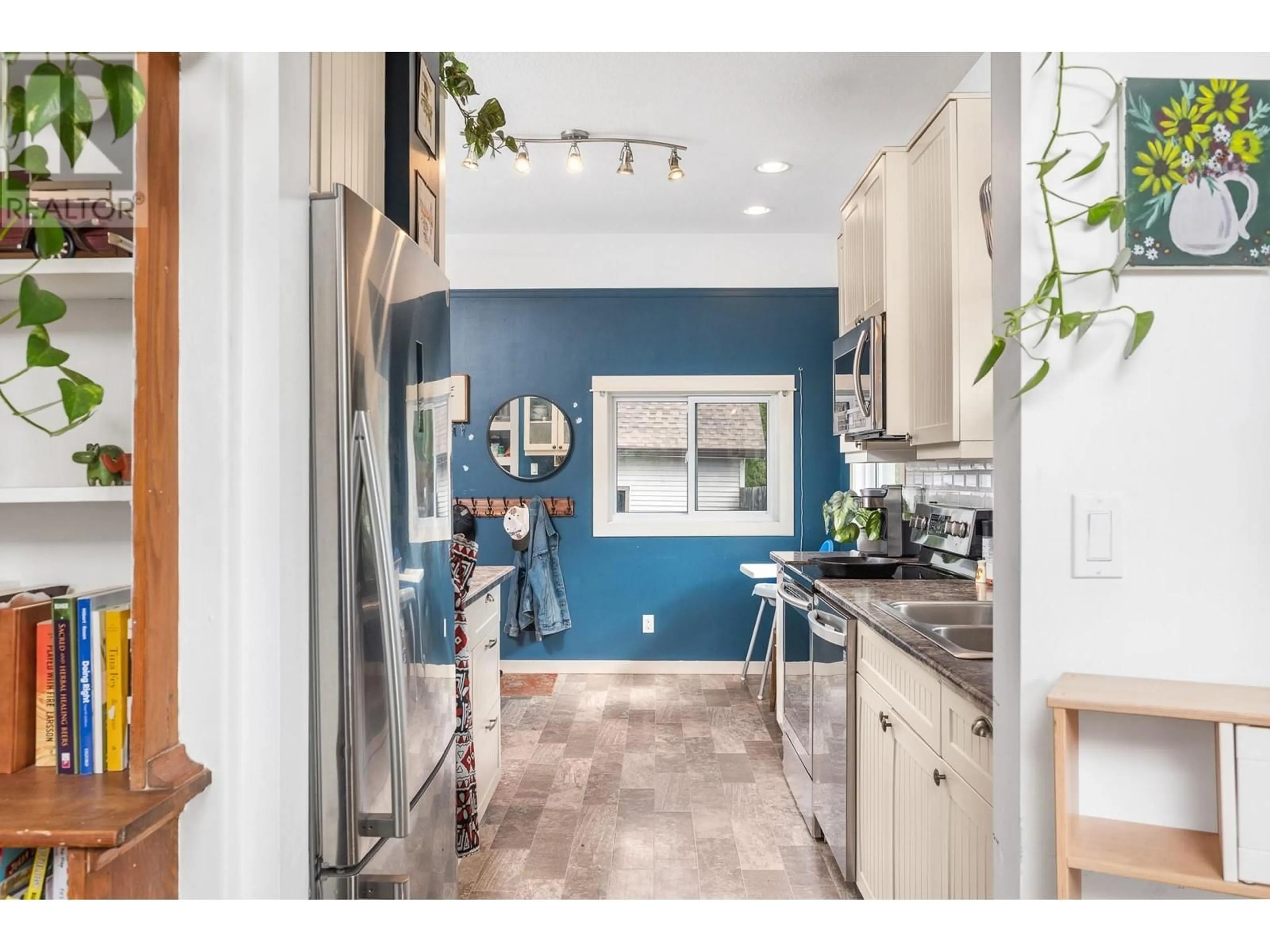 Open concept kitchen, ceramic/tile floor for 2501 35 AVENUE, Vernon British Columbia V1T2S6