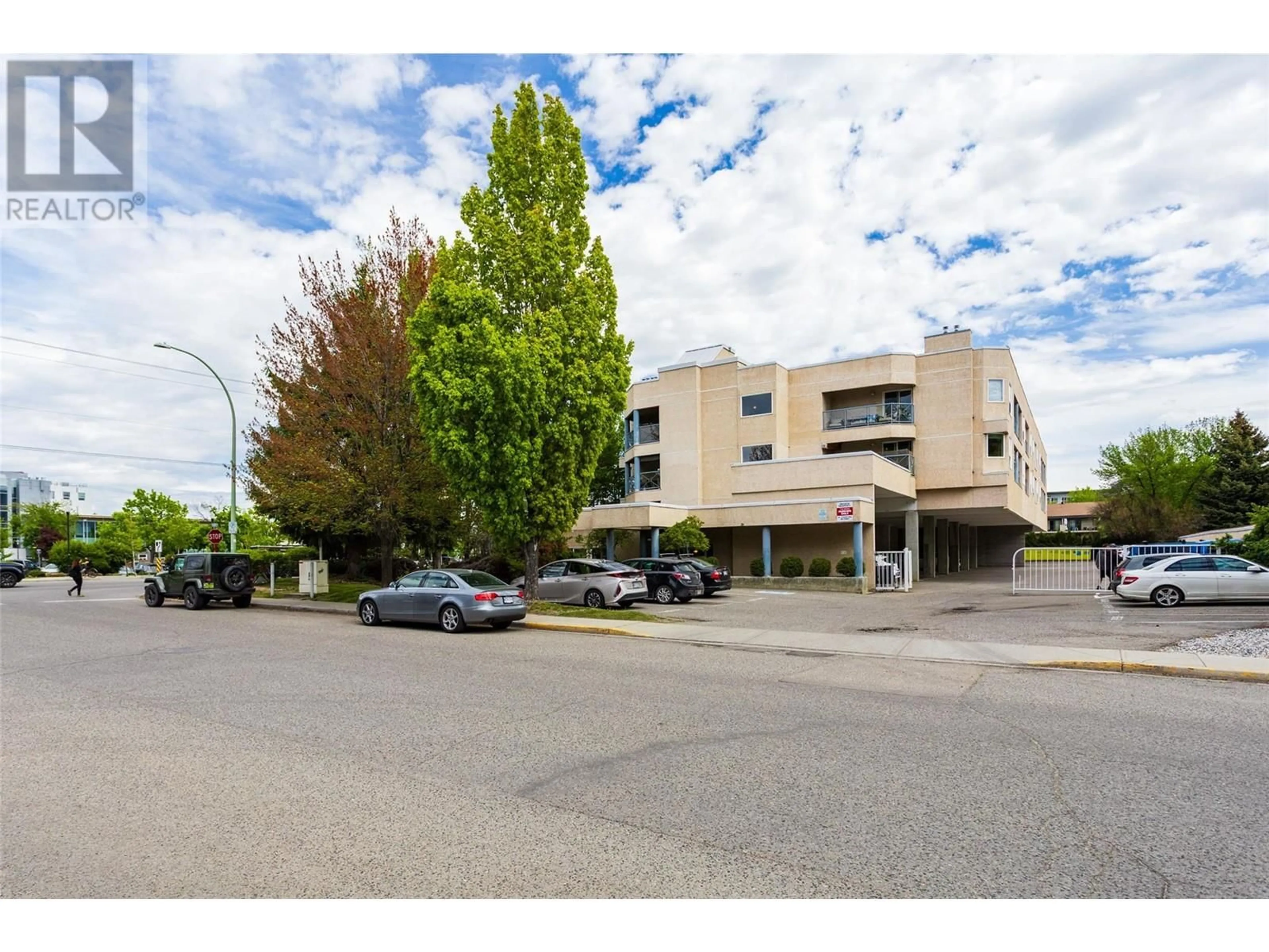 Unknown for 305 - 3115 DE MONTREUIL COURT, Kelowna British Columbia V1W3W1
