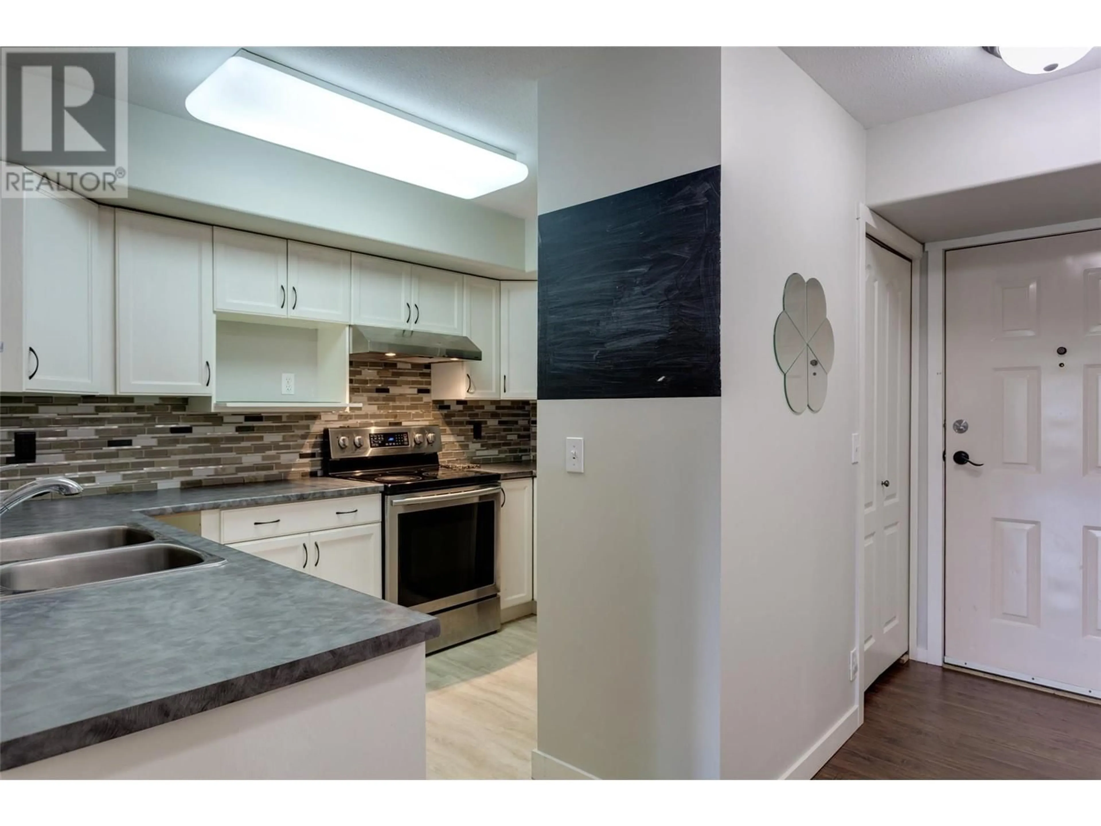 Standard kitchen, ceramic/tile floor for 305 - 3115 DE MONTREUIL COURT, Kelowna British Columbia V1W3W1