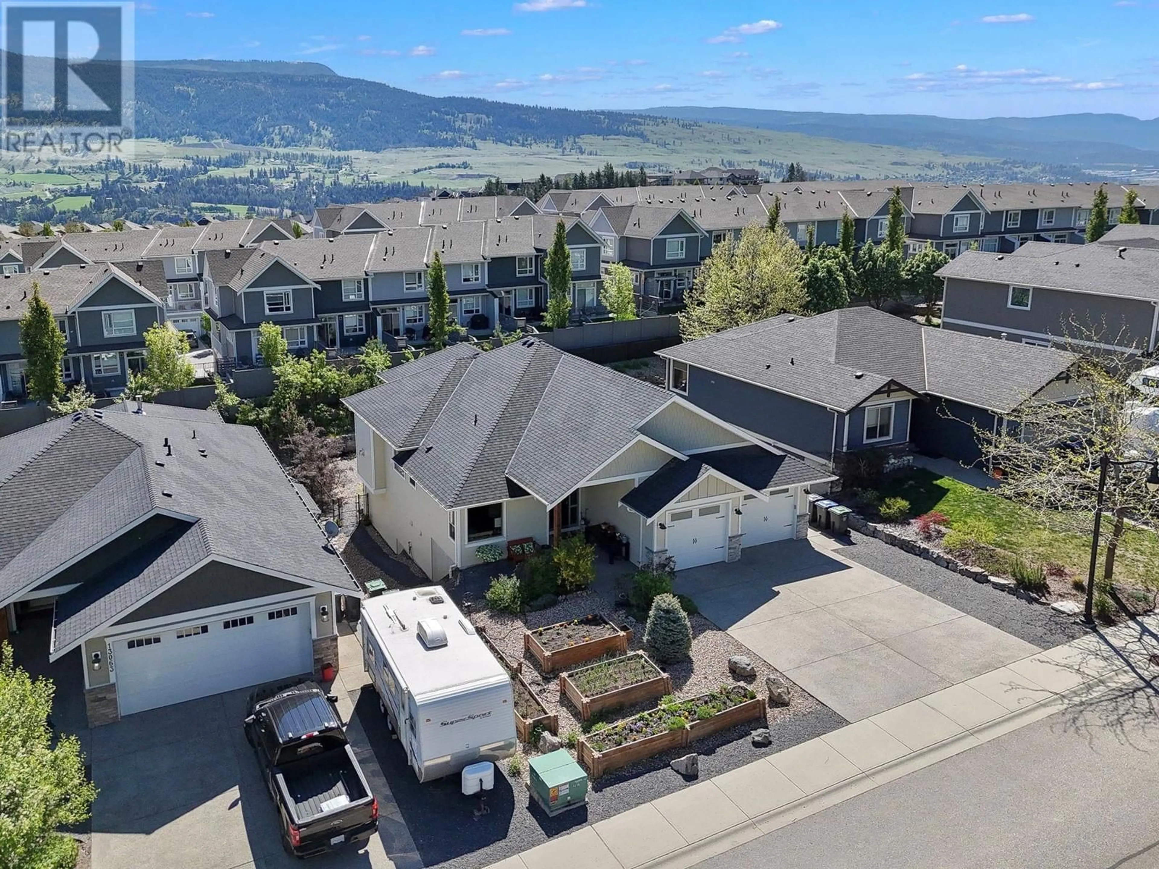 A pic from outside/outdoor area/front of a property/back of a property/a pic from drone, mountain view for 13053 SHORELINE DRIVE, Lake Country British Columbia V4V2N8