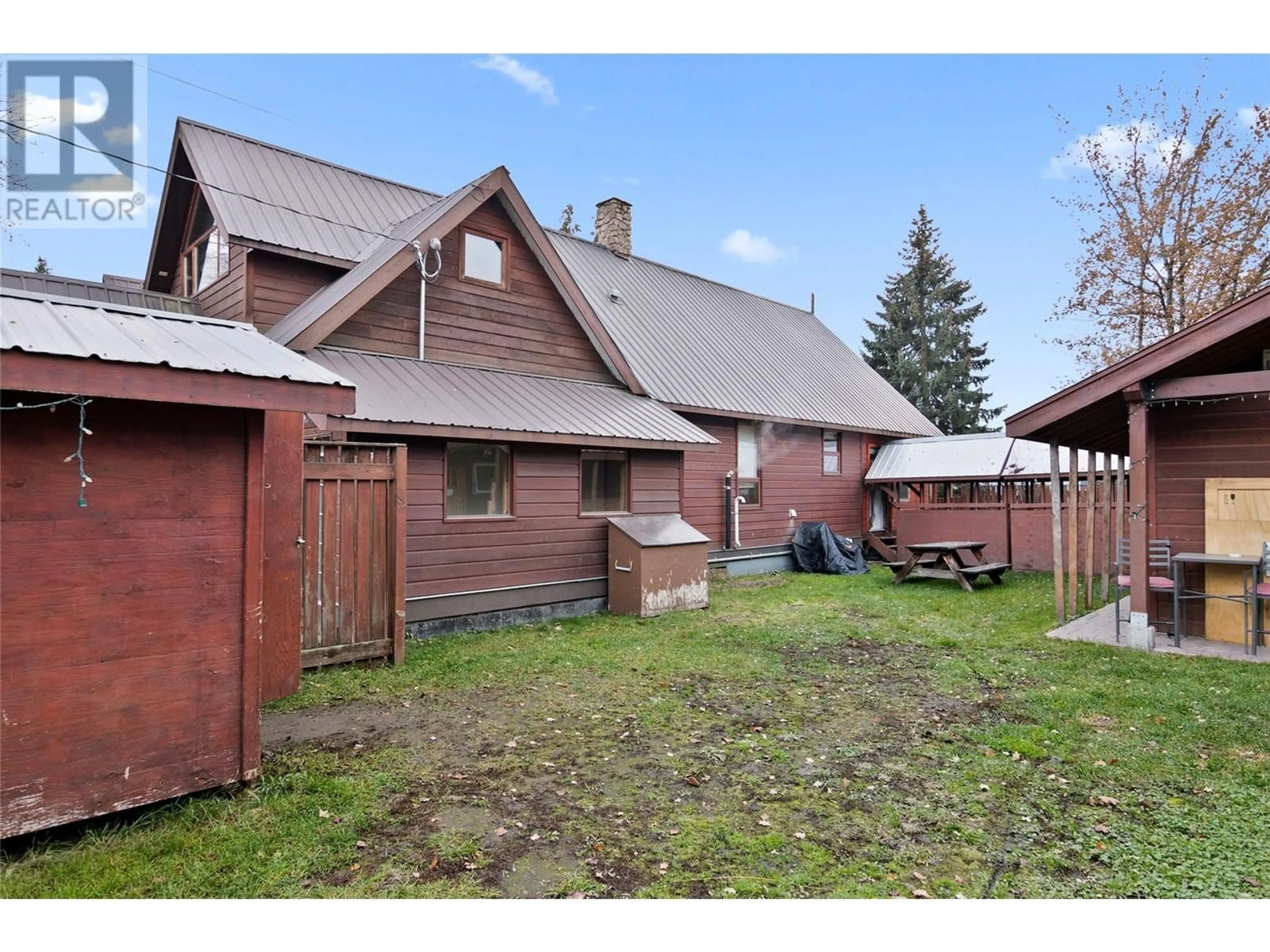A pic from outside/outdoor area/front of a property/back of a property/a pic from drone, street for 807 OSCAR STREET, Revelstoke British Columbia V0E2S0