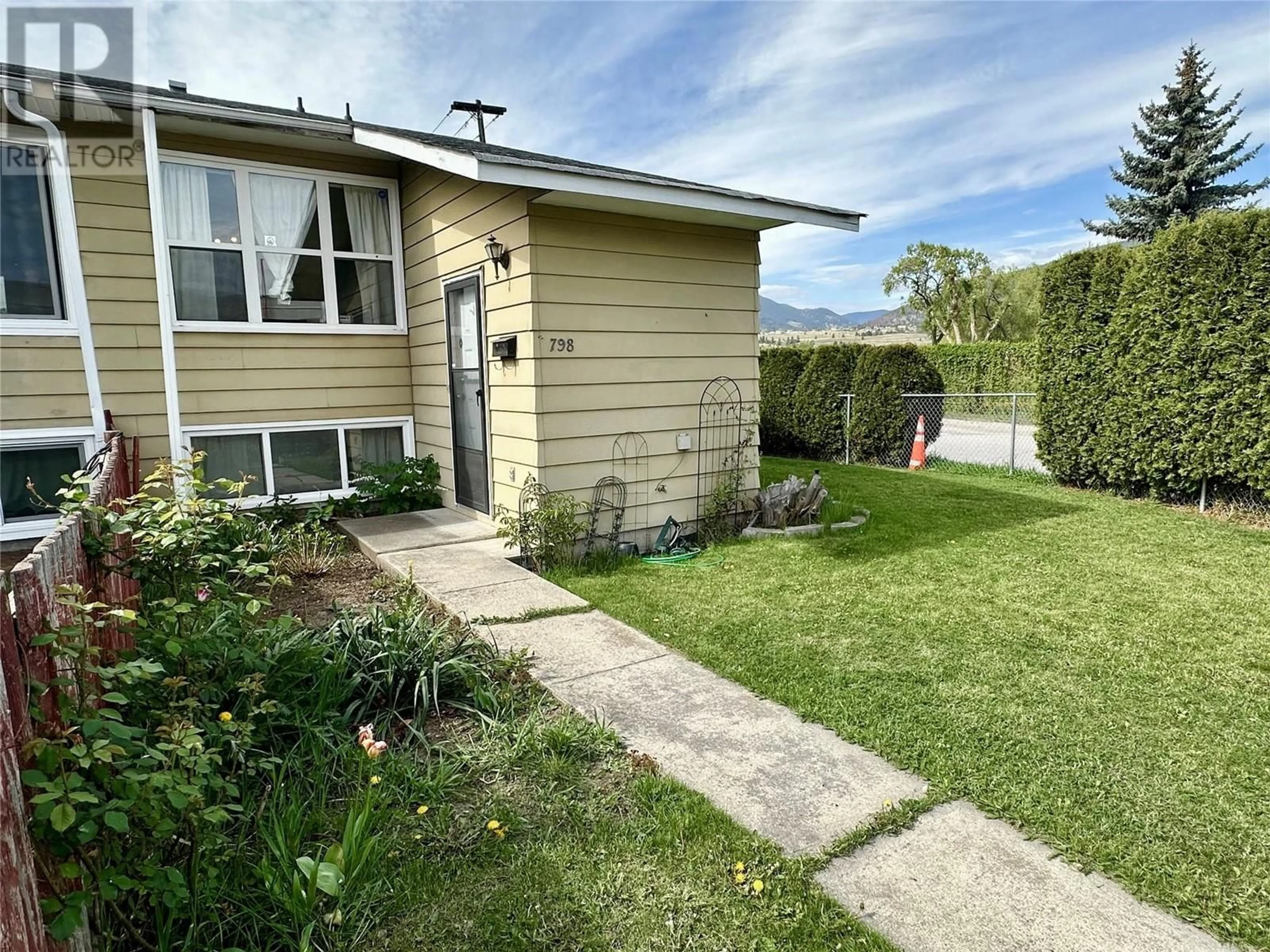 A pic from outside/outdoor area/front of a property/back of a property/a pic from drone, street for 798 ECKHARDT AVENUE WEST, Penticton British Columbia V2A2B7