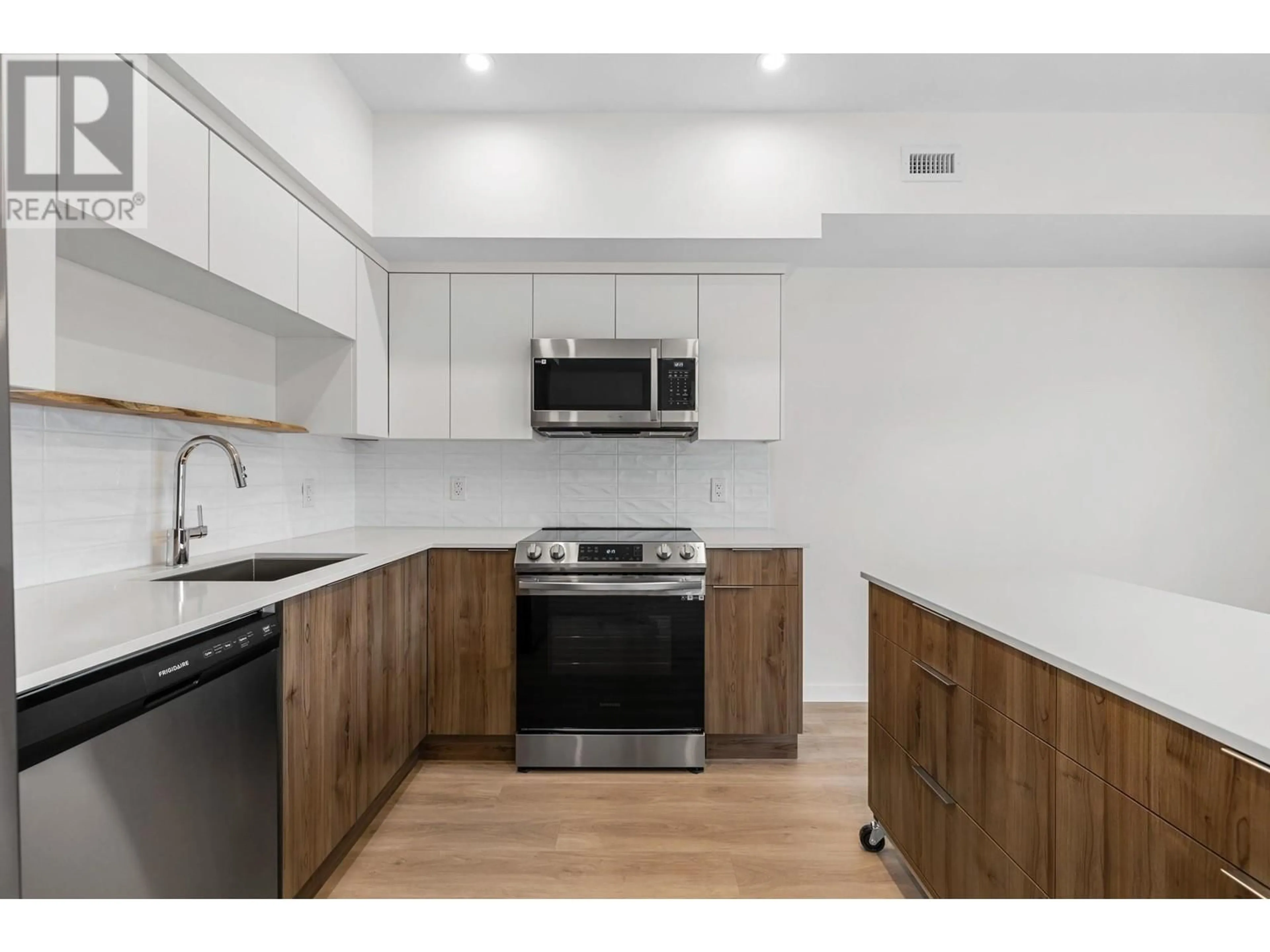 Standard kitchen, unknown for 402 - 604 CAWSTON AVENUE, Kelowna British Columbia V1Y6Z4