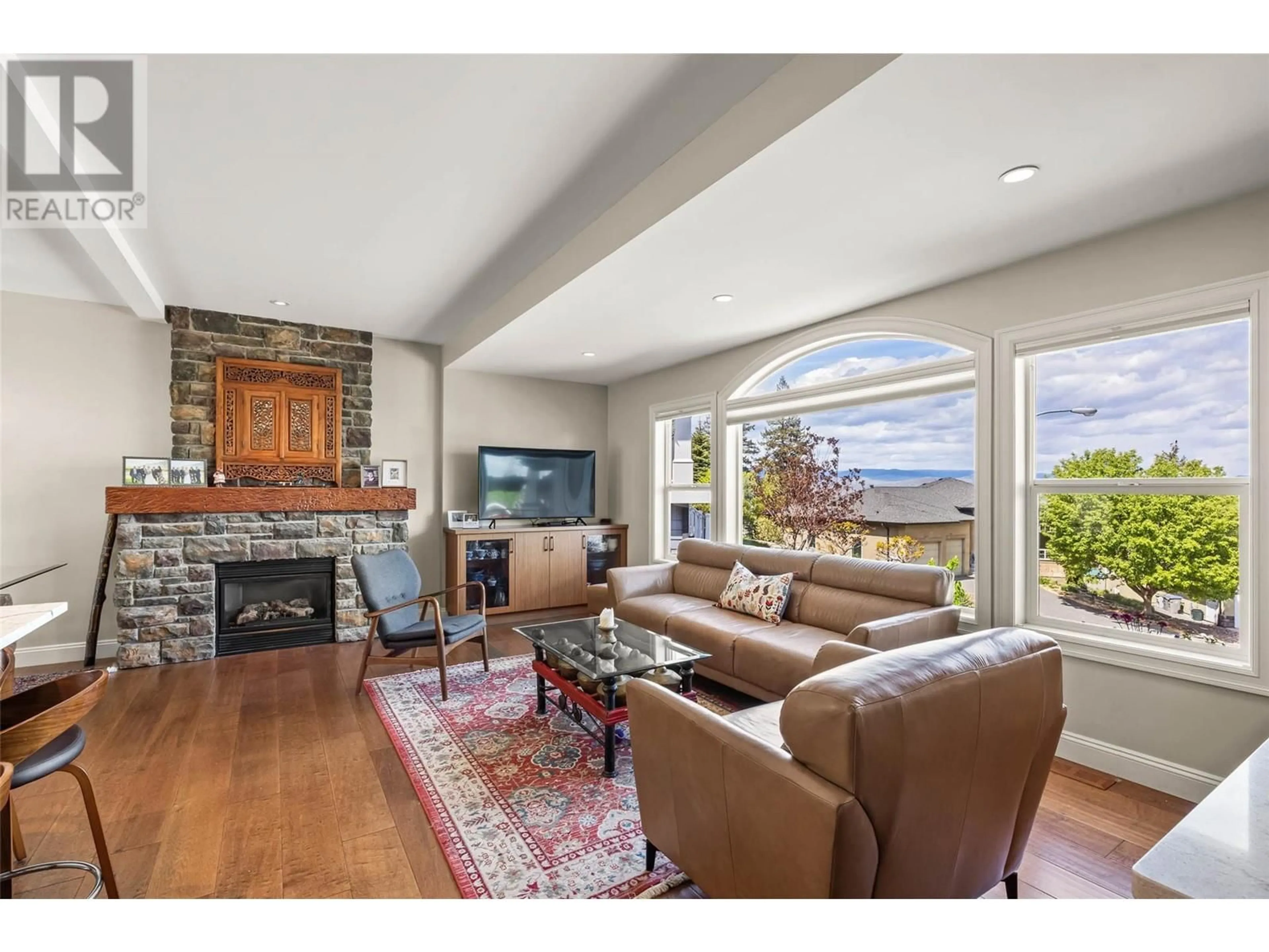 Living room with furniture, unknown for 432 AZURE PLACE, Kamloops British Columbia V2E2R2