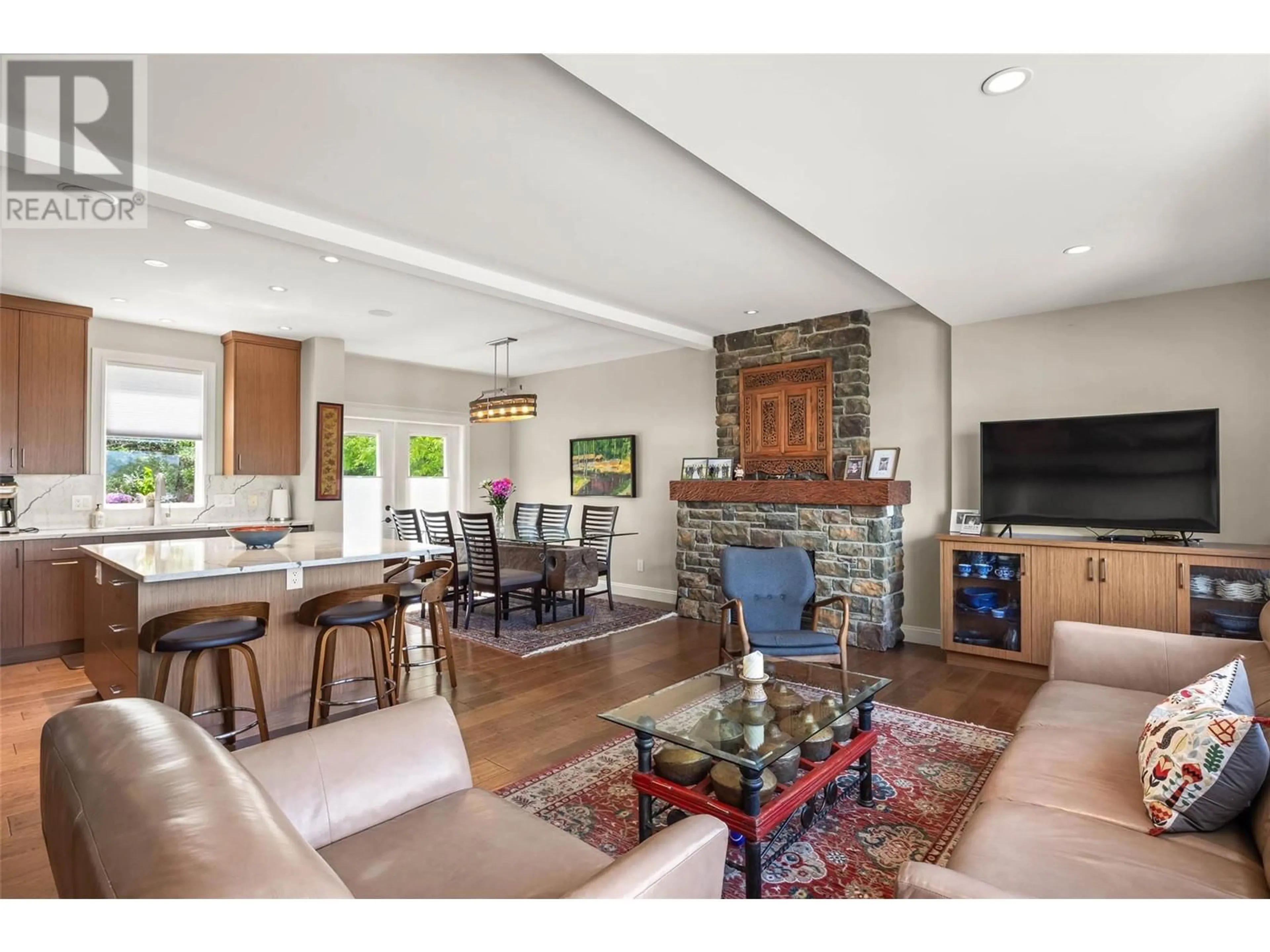 Living room with furniture, unknown for 432 AZURE PLACE, Kamloops British Columbia V2E2R2