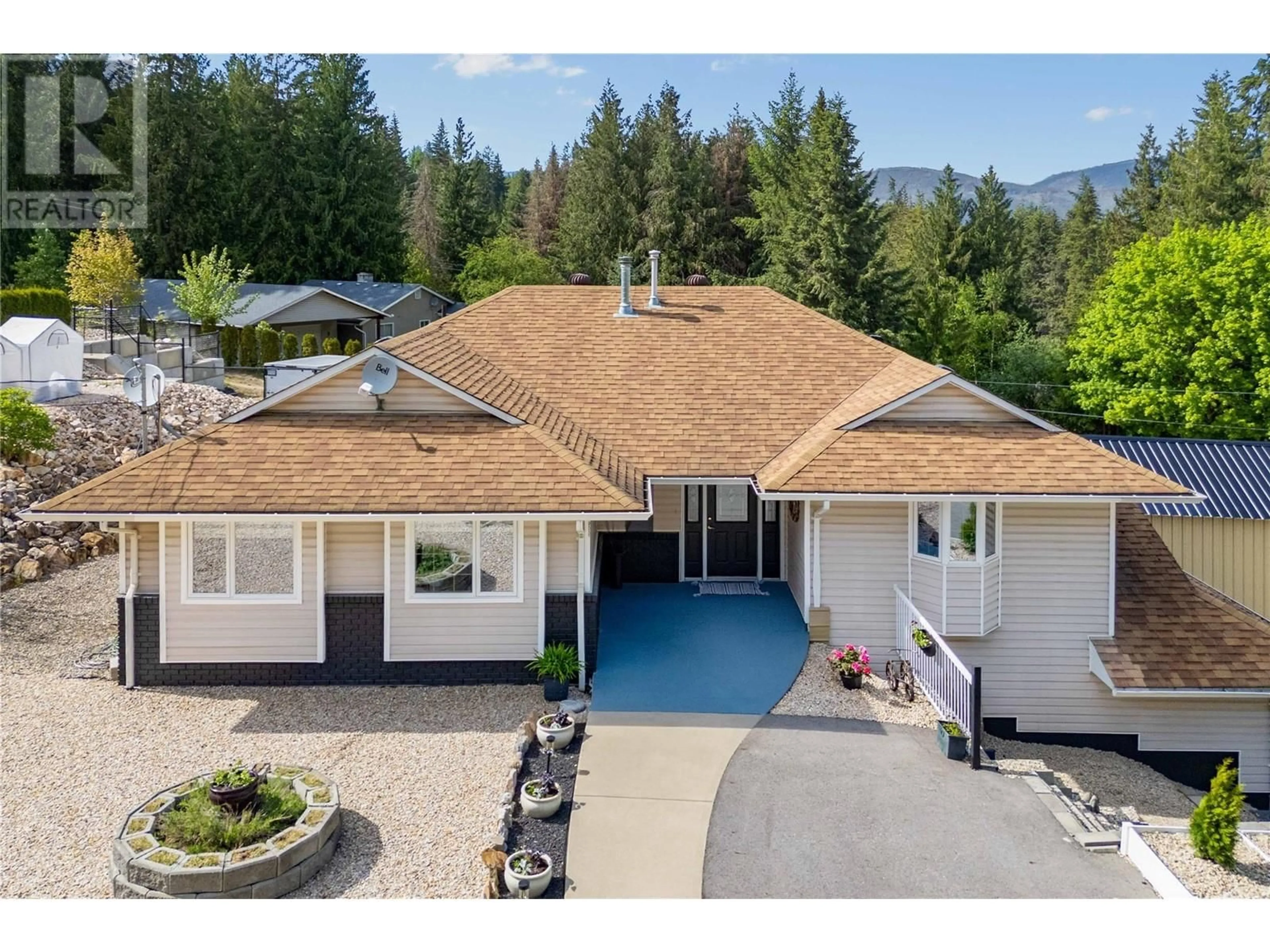 A pic from outside/outdoor area/front of a property/back of a property/a pic from drone, mountain view for 2449 WAVERLY PLACE, Blind Bay British Columbia V0E1H2