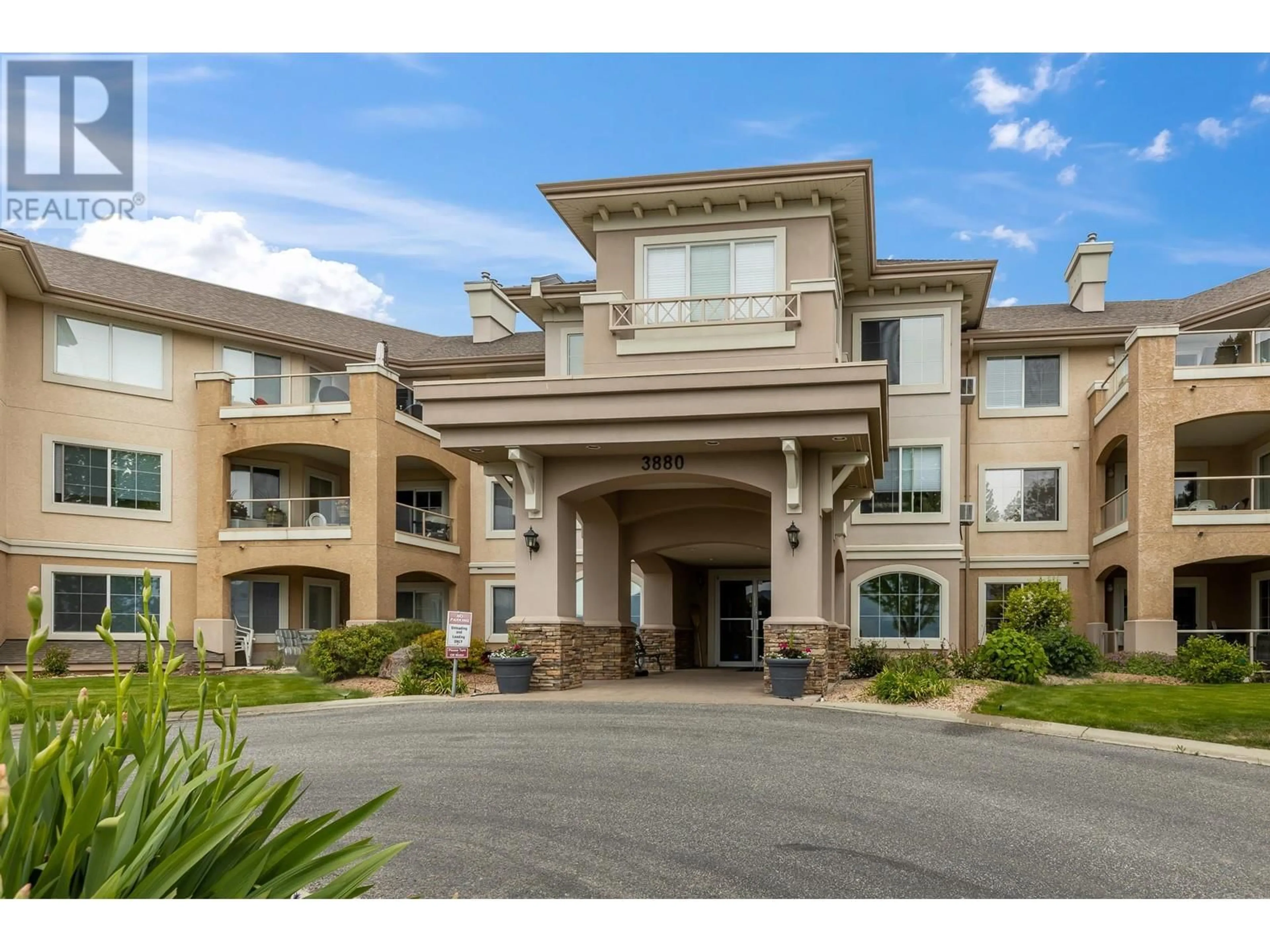 Indoor foyer for 101 - 3880 BROWN ROAD, West Kelowna British Columbia V4T2J5