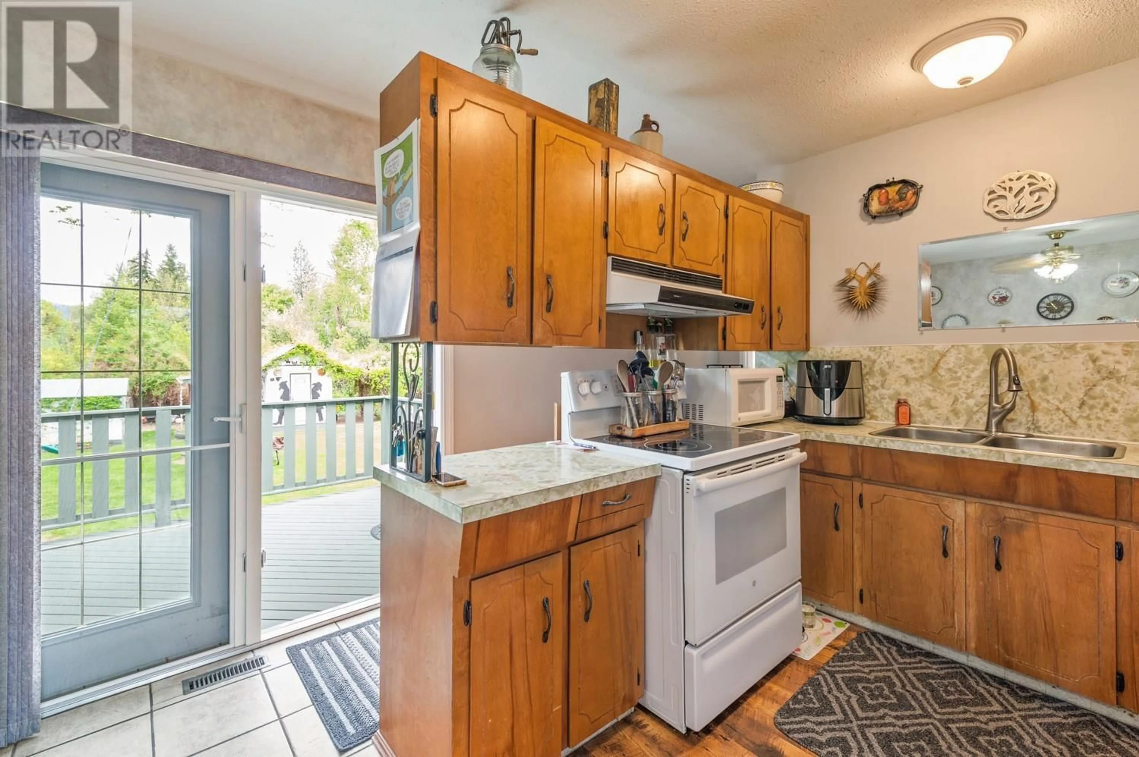Standard kitchen, ceramic/tile floor for 11179 DELDOR ROAD, Lake Country British Columbia V4V1V8