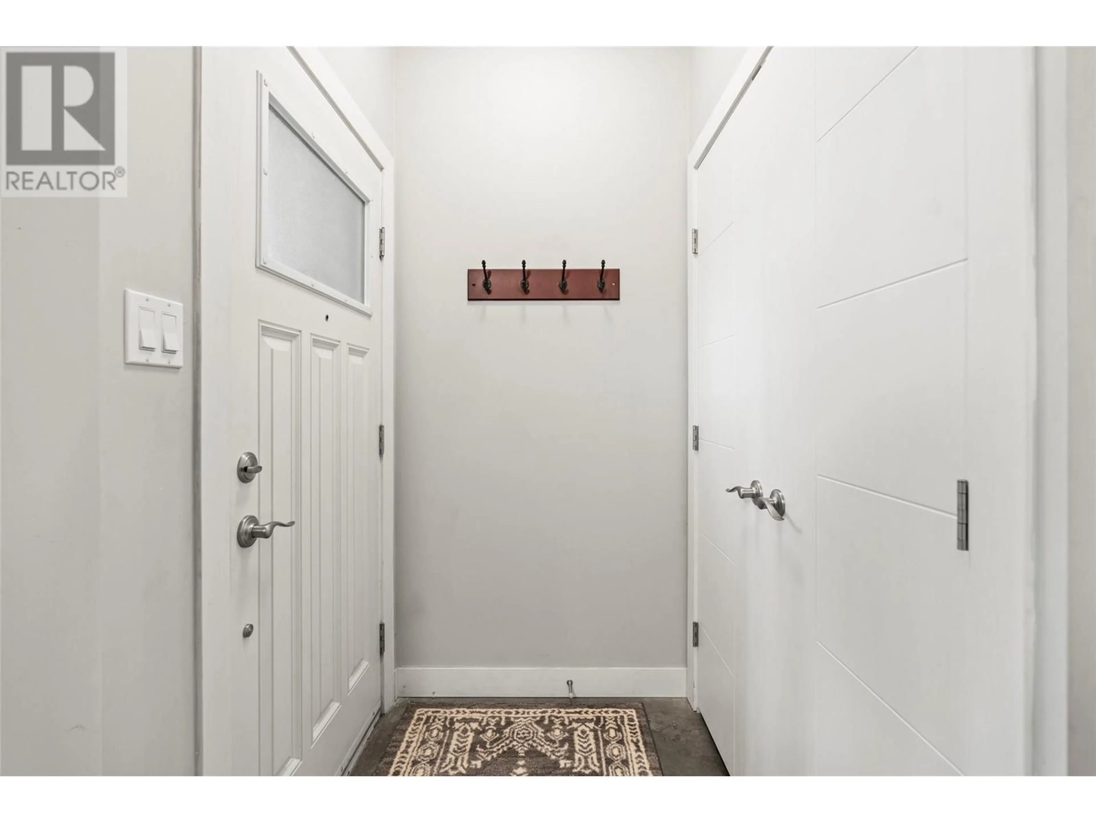 Indoor entryway for 2 - 4207 29 STREET, Vernon British Columbia V1T5B6