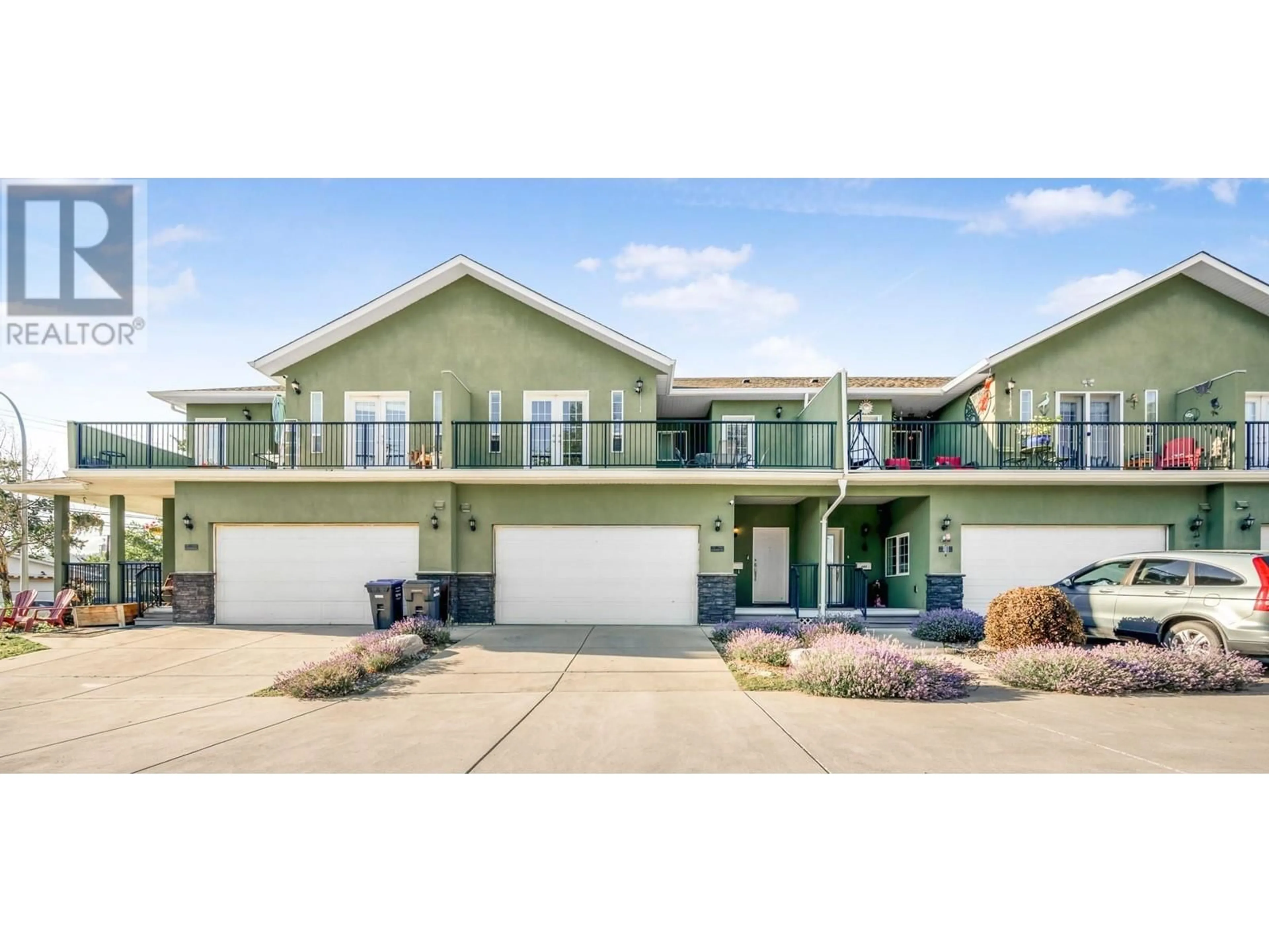 Home with vinyl exterior material, street for 102 - 1096 FAIRVIEW ROAD, Penticton British Columbia V2A5Z2
