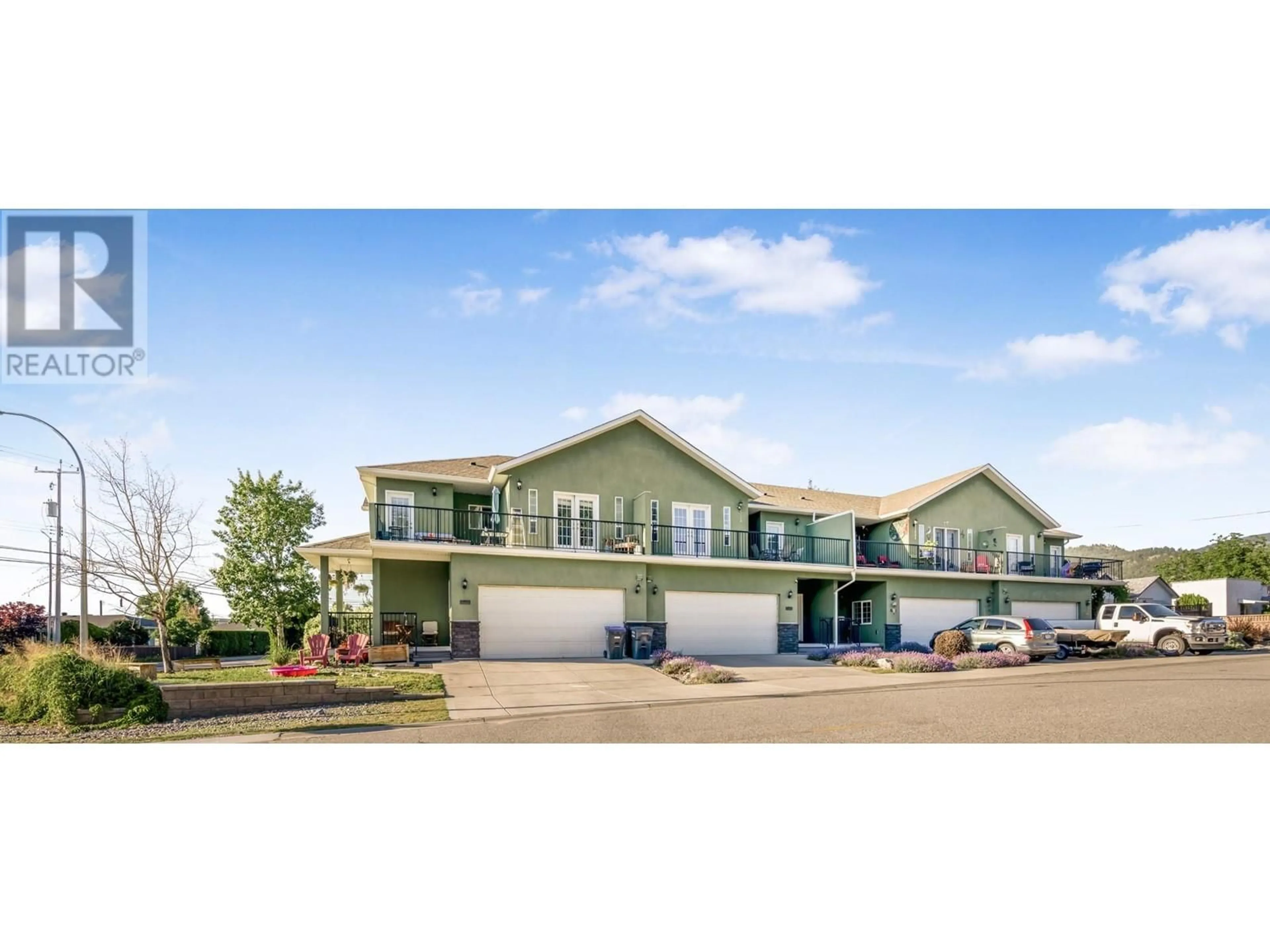Home with vinyl exterior material, building for 102 - 1096 FAIRVIEW ROAD, Penticton British Columbia V2A5Z2