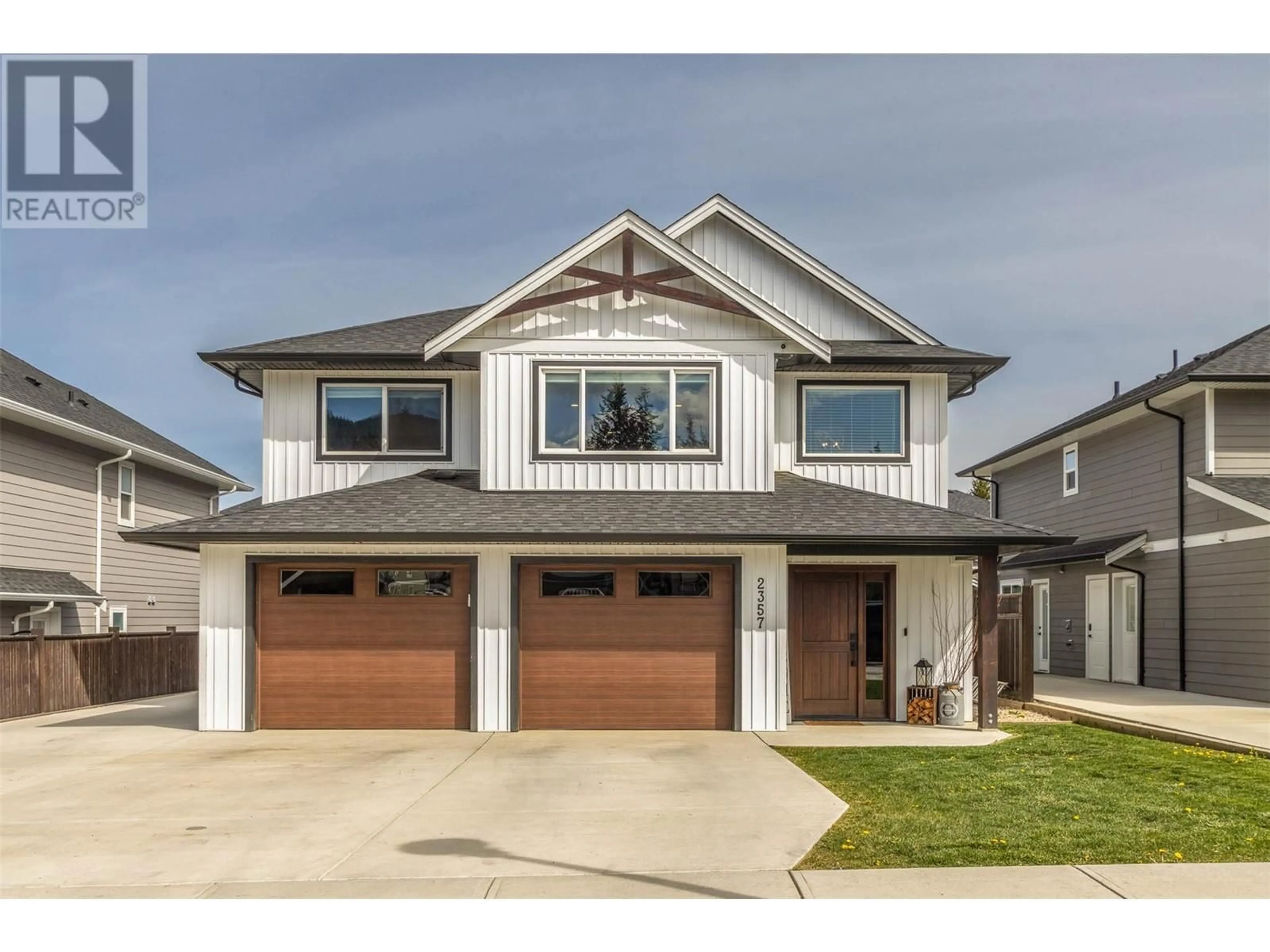 Home with vinyl exterior material, street for 2357 5 AVENUE SOUTHEAST, Salmon Arm British Columbia V1E1K9