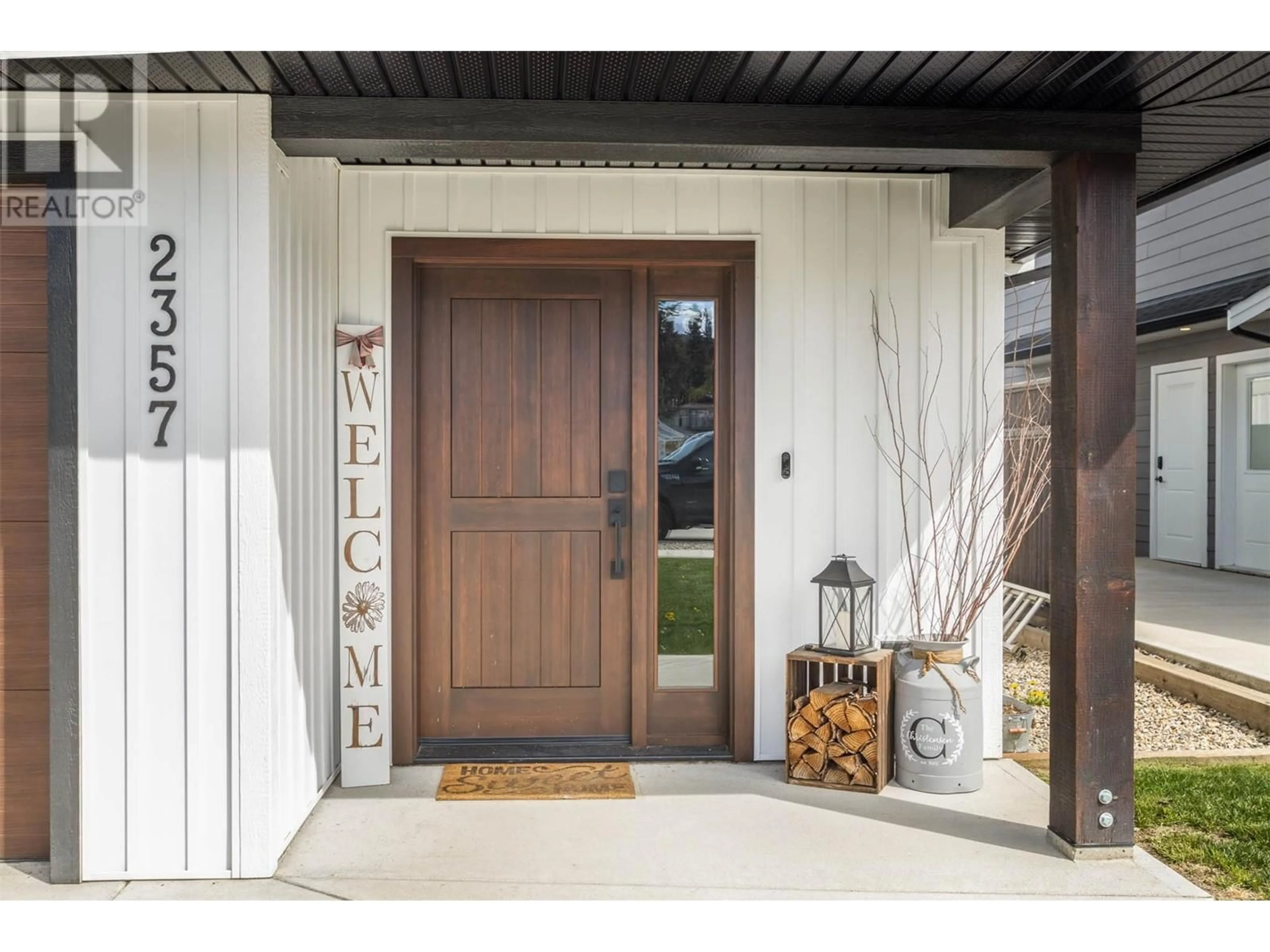 Indoor entryway for 2357 5 AVENUE SOUTHEAST, Salmon Arm British Columbia V1E1K9