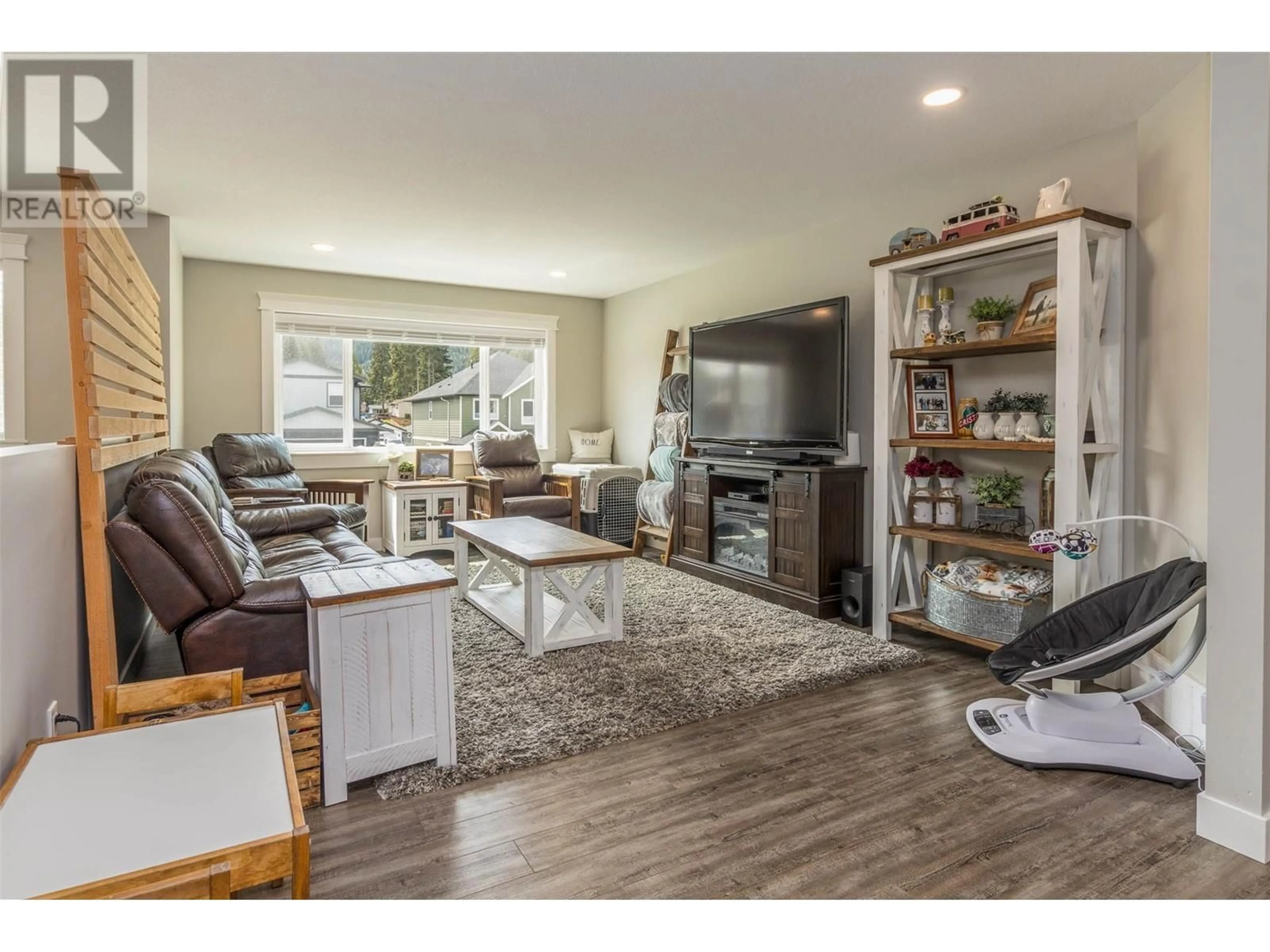 Living room with furniture, wood/laminate floor for 2357 5 AVENUE SOUTHEAST, Salmon Arm British Columbia V1E1K9