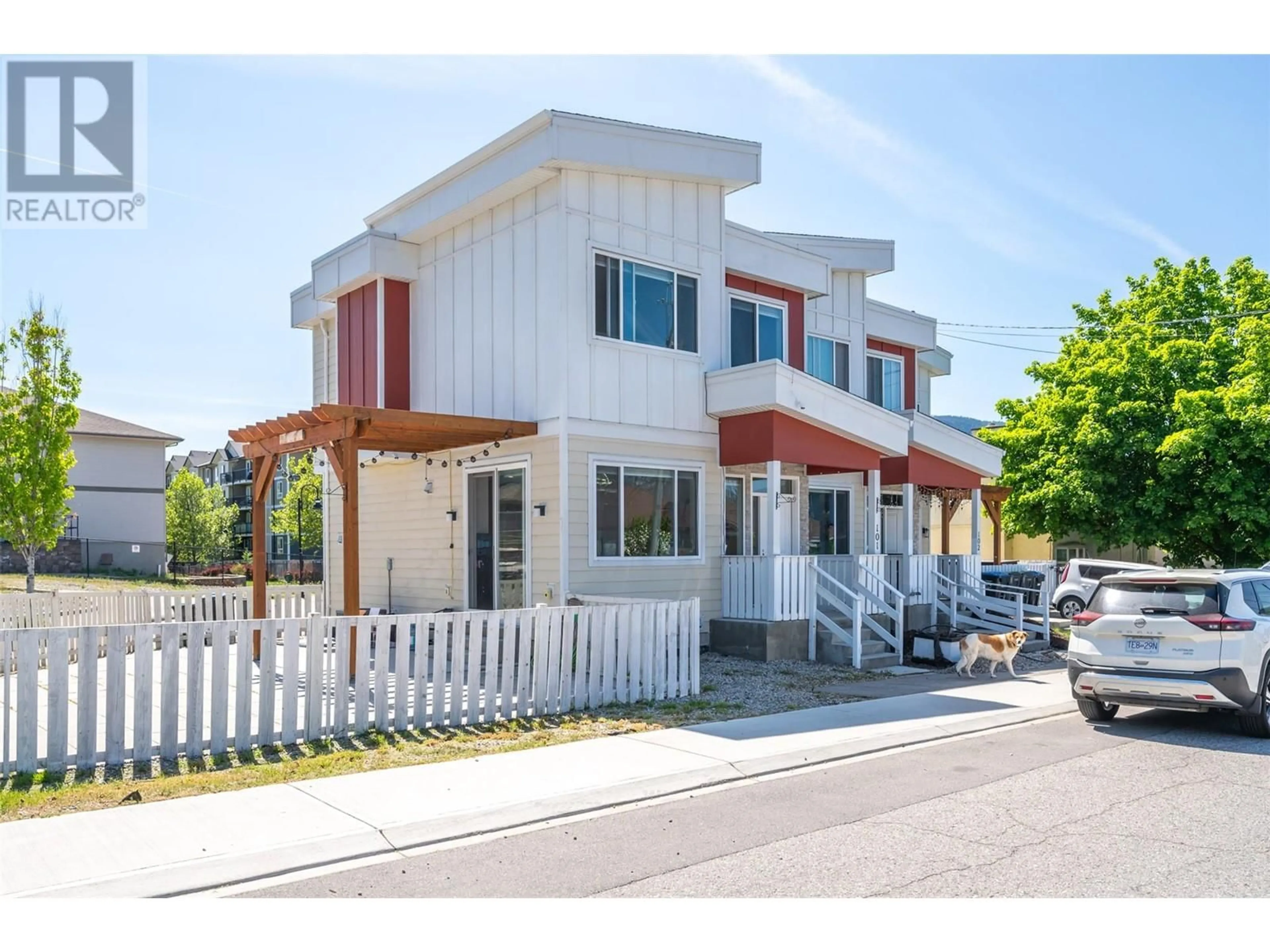 Home with vinyl exterior material, street for 101 - 102 COSSAR AVENUE, Penticton British Columbia V2A2V4