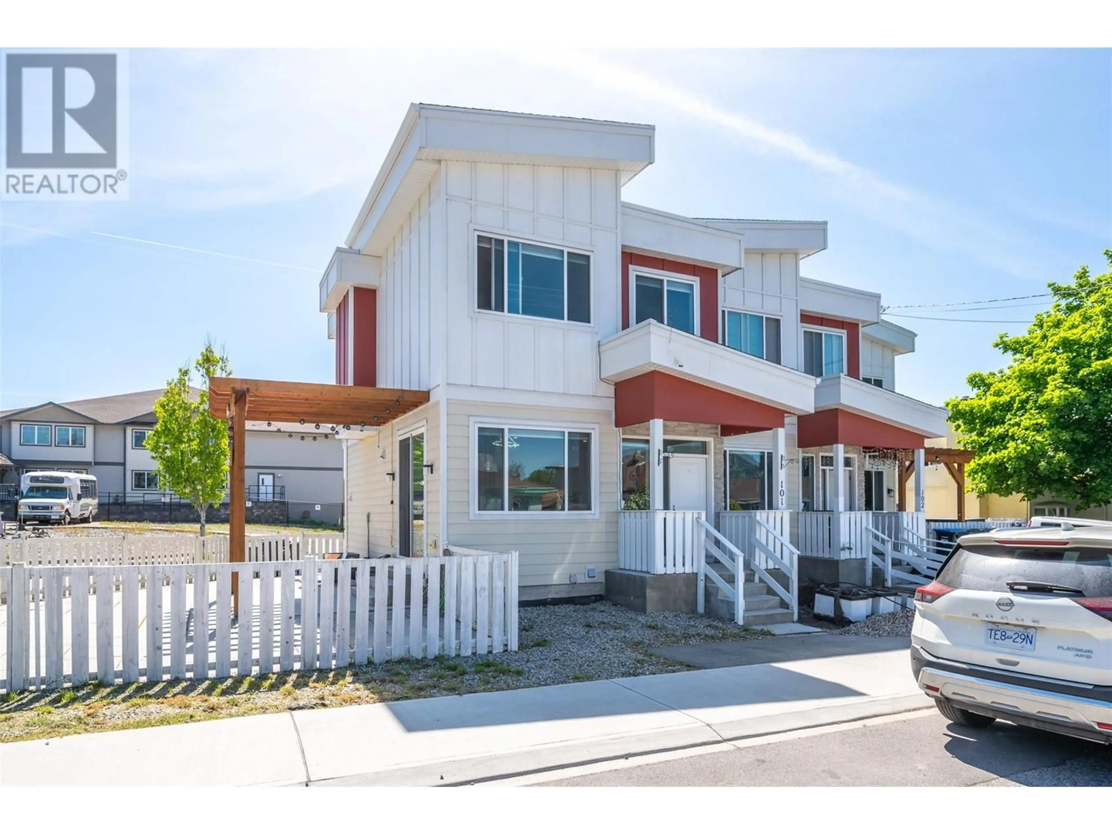Home with vinyl exterior material, street for 101 - 102 COSSAR AVENUE, Penticton British Columbia V2A2V4