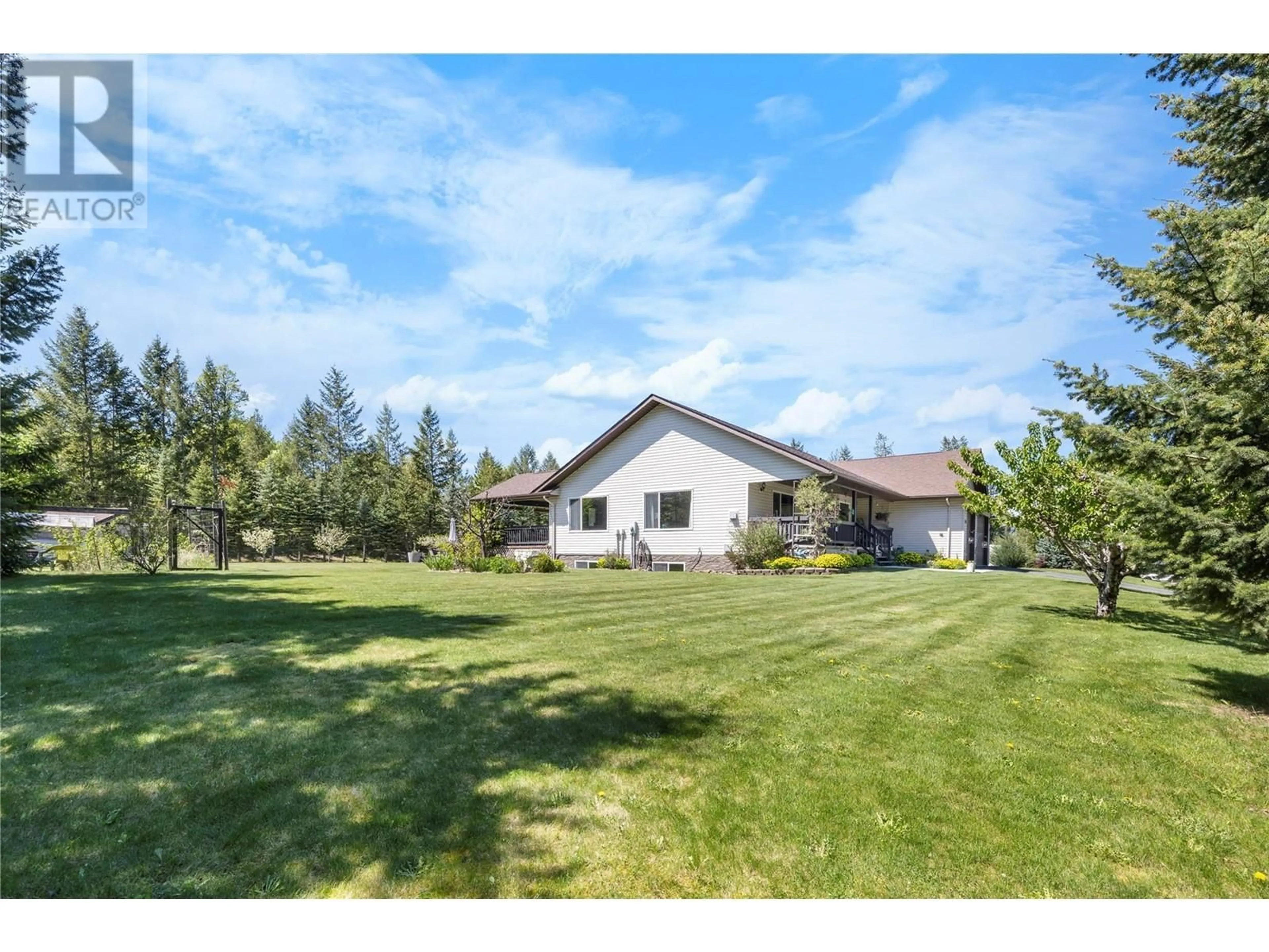 A pic from outside/outdoor area/front of a property/back of a property/a pic from drone, unknown for 1333 8TH AVENUE NORTH, Creston British Columbia V0B1G6