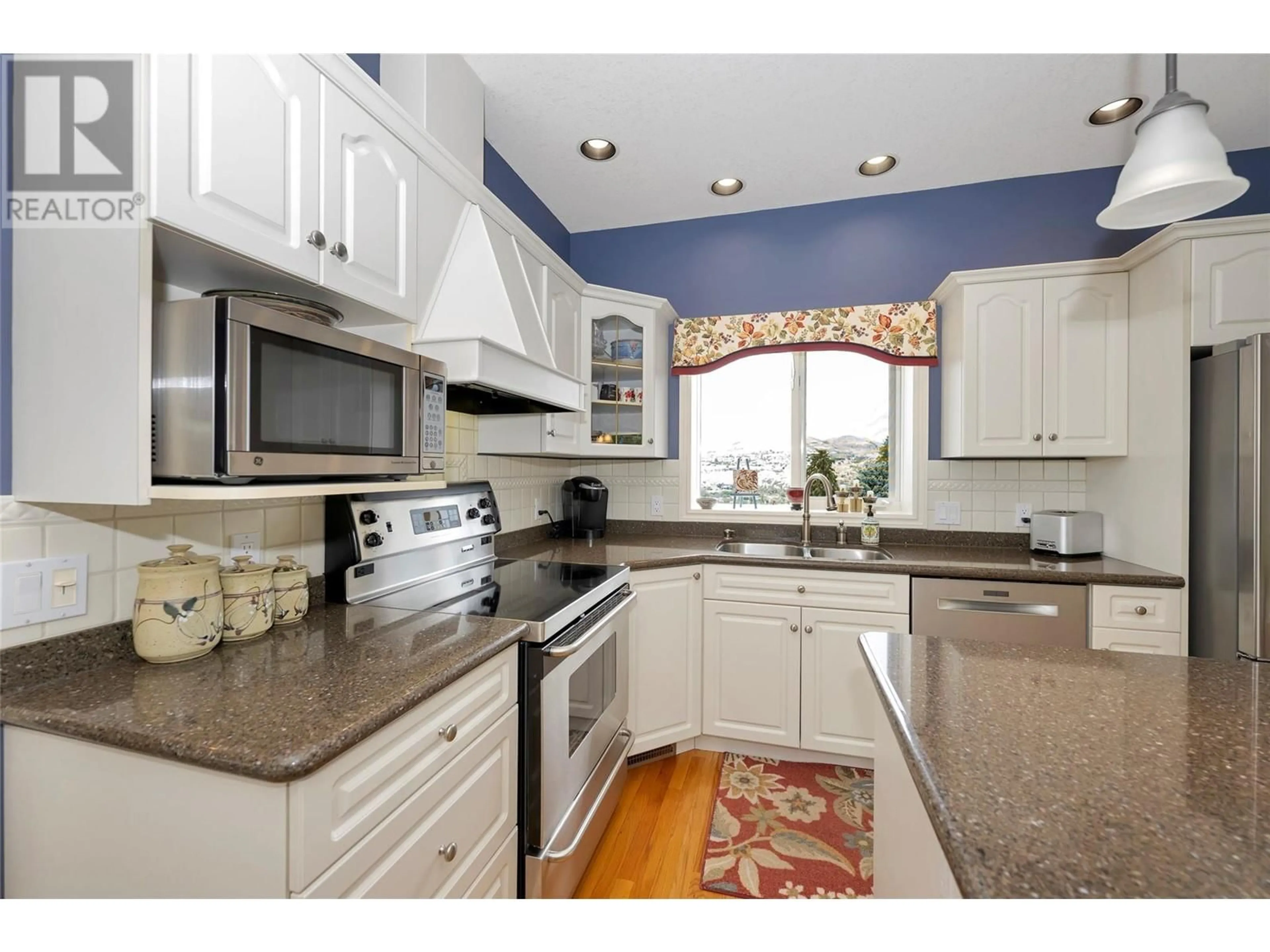 Open concept kitchen, ceramic/tile floor for 11424 PALFREY DRIVE EAST OTHER, Coldstream British Columbia V1B2B1
