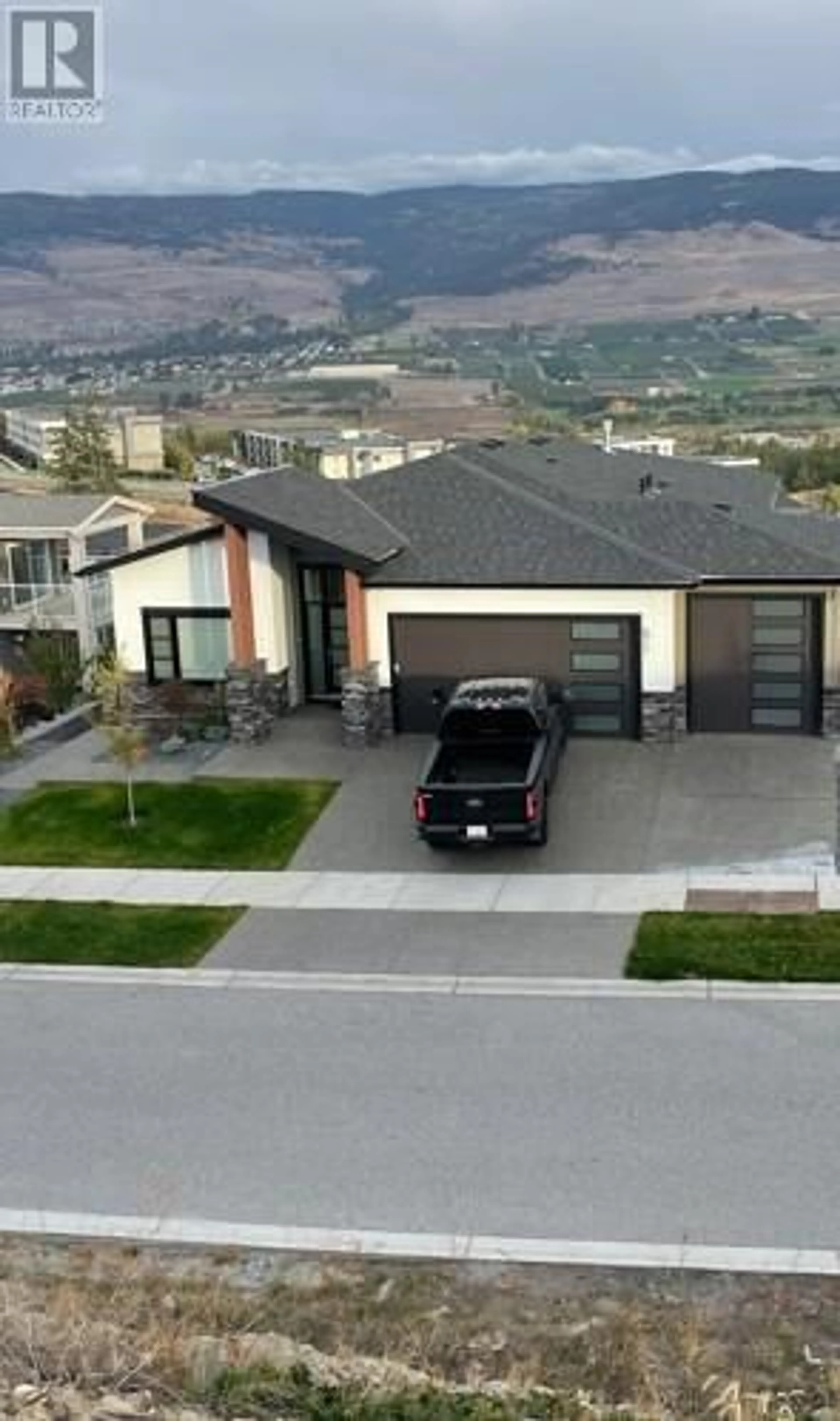 Home with vinyl exterior material, mountain view for 677 ACADIA STREET, Kelowna British Columbia V1V0A8