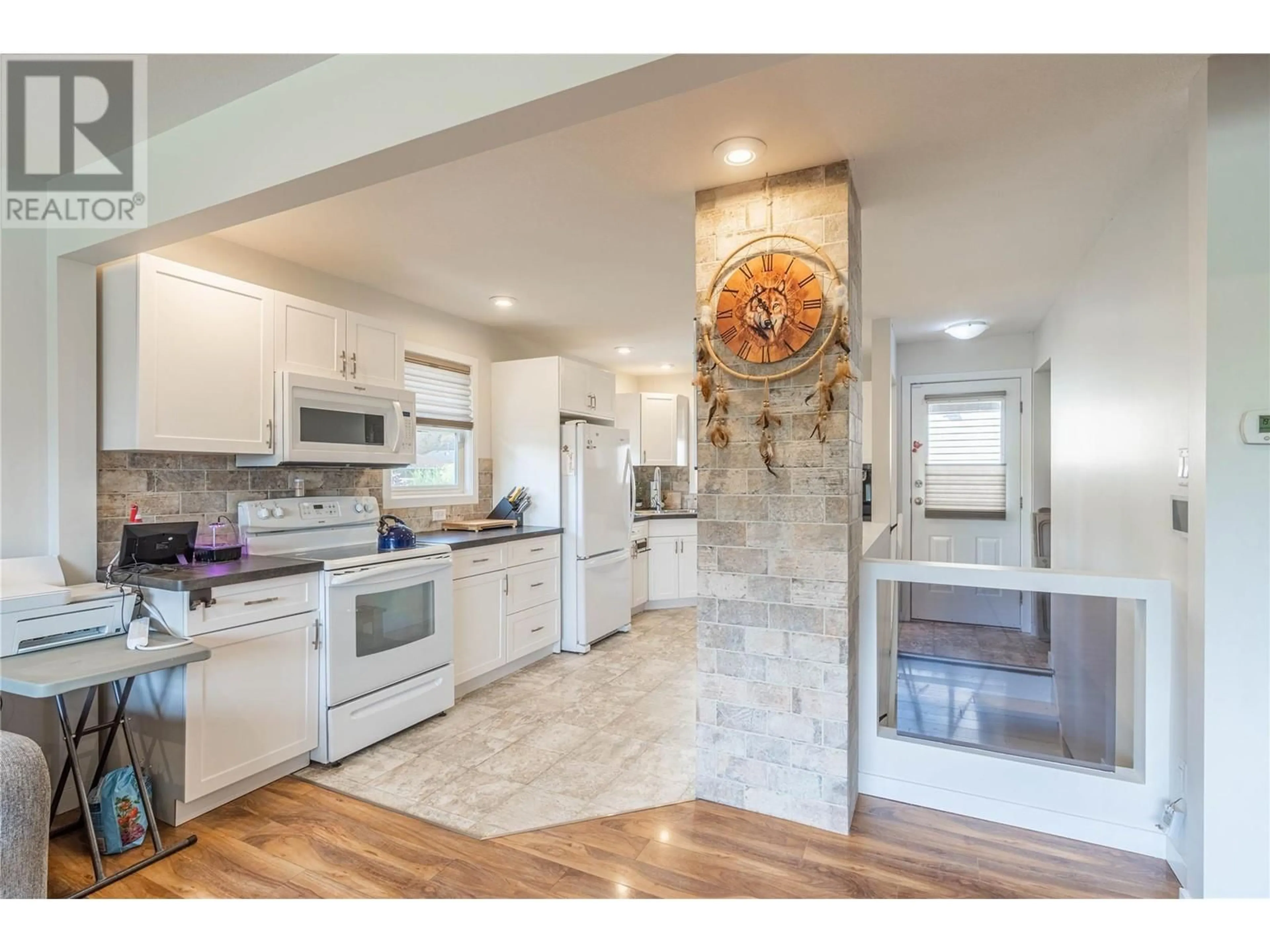 Open concept kitchen, ceramic/tile floor for 862 DESMOND STREET, Kamloops British Columbia V2B5K5