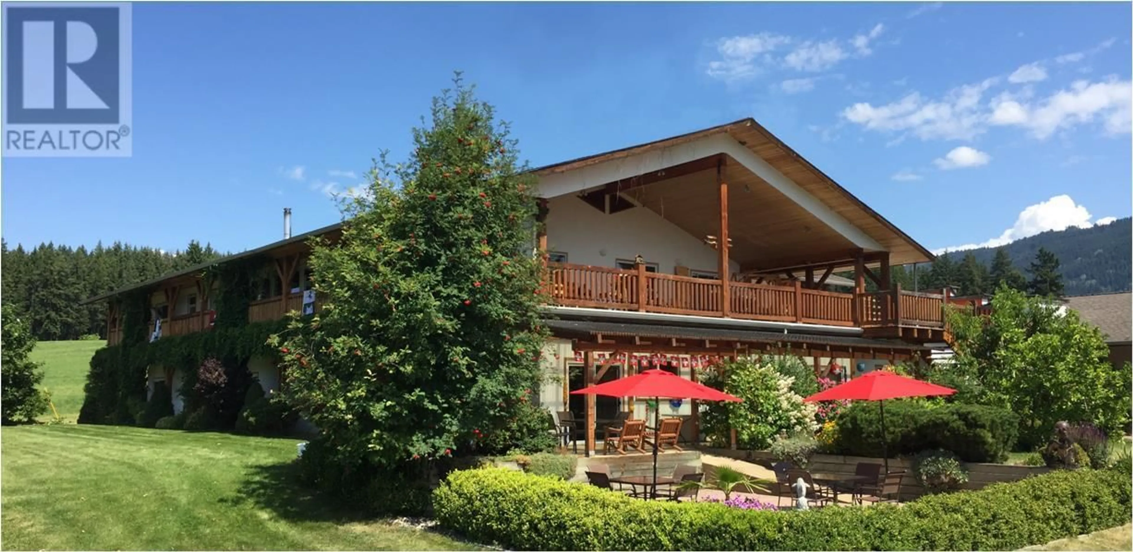 Patio, building for 2190 30 STREET NORTHEAST, Salmon Arm British Columbia V1E3G9