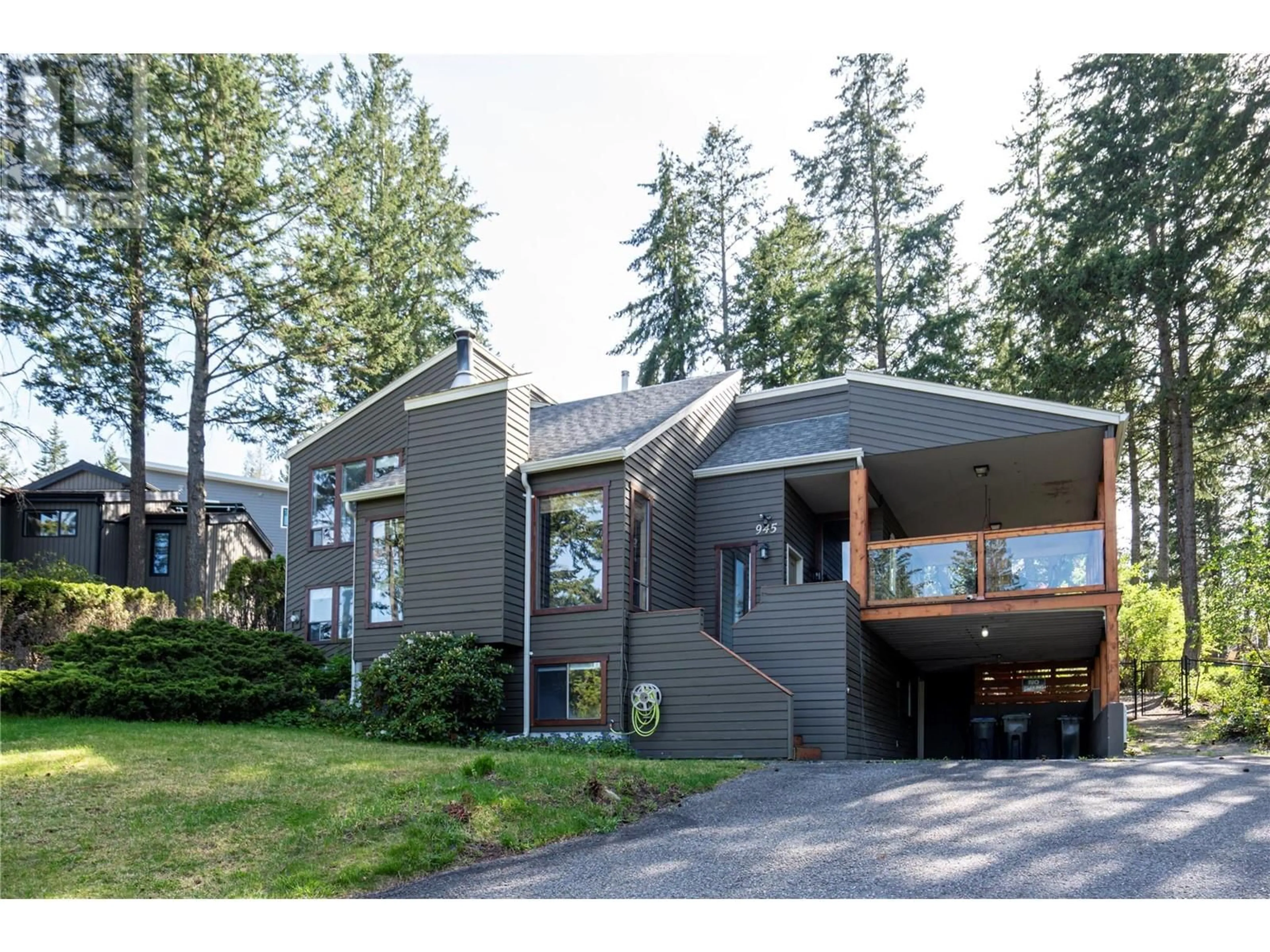 Home with vinyl exterior material, unknown for 945 LLOYD JONES DRIVE, West Kelowna British Columbia V1Z2X9